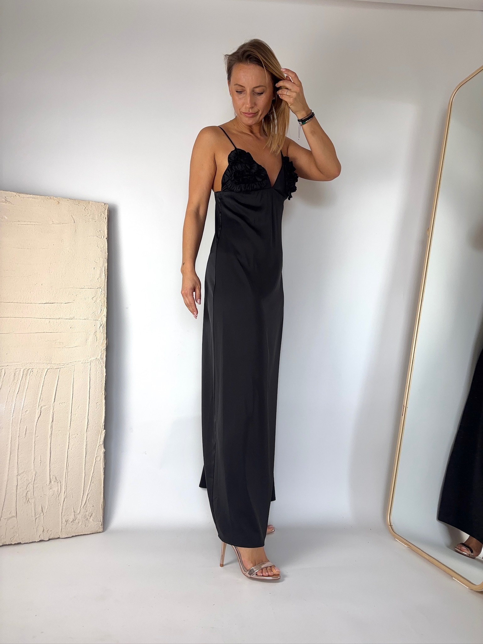  Sukienka dostępna w 3 kolorach