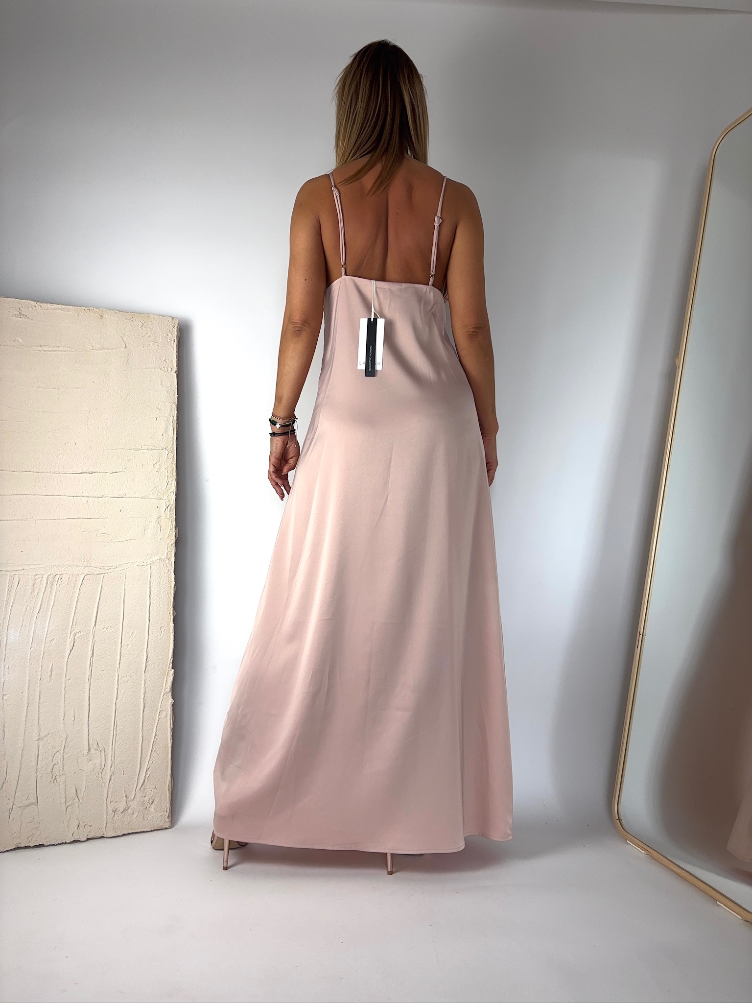  Sukienka dostępna w 3 kolorach