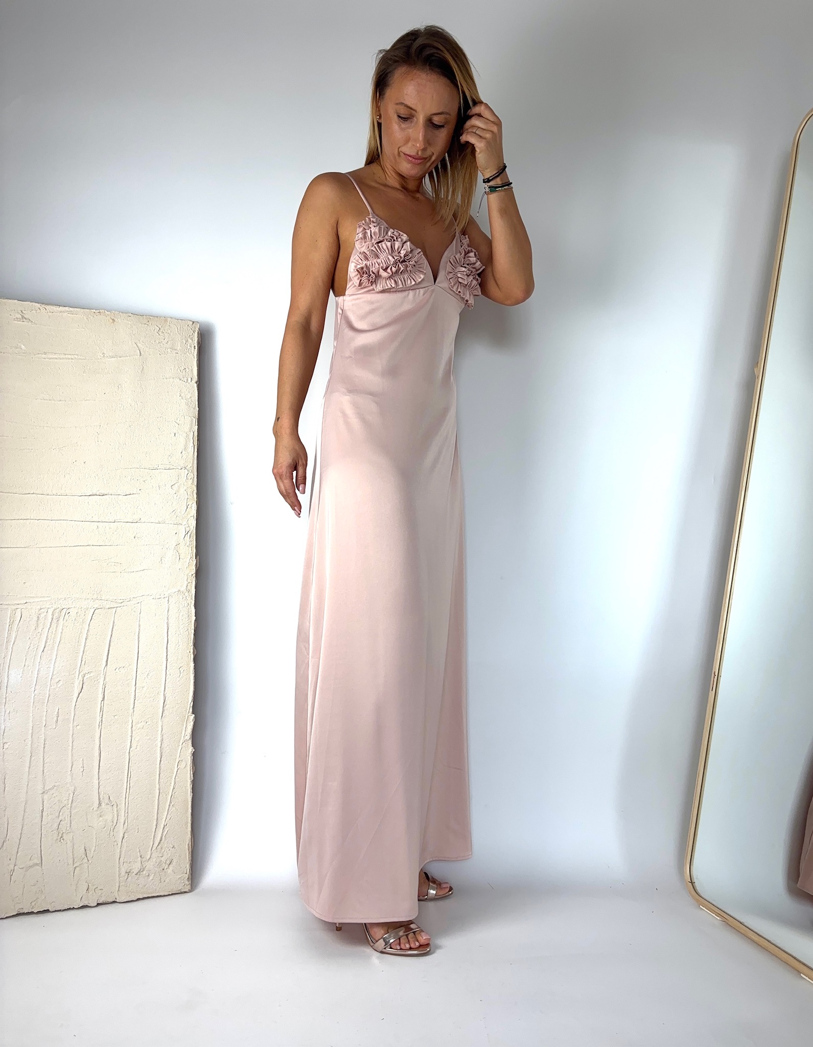  Sukienka dostępna w 3 kolorach