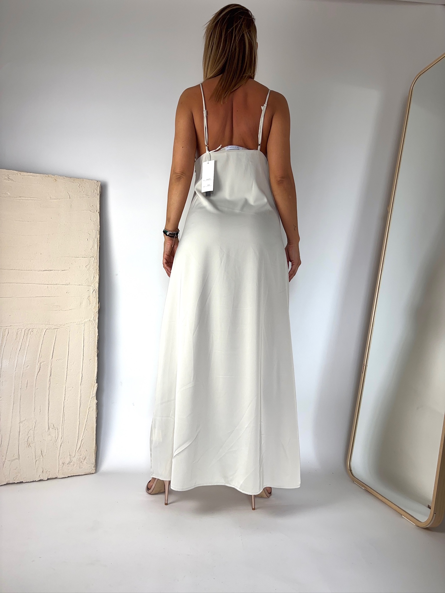  Sukienka dostępna w 3 kolorach