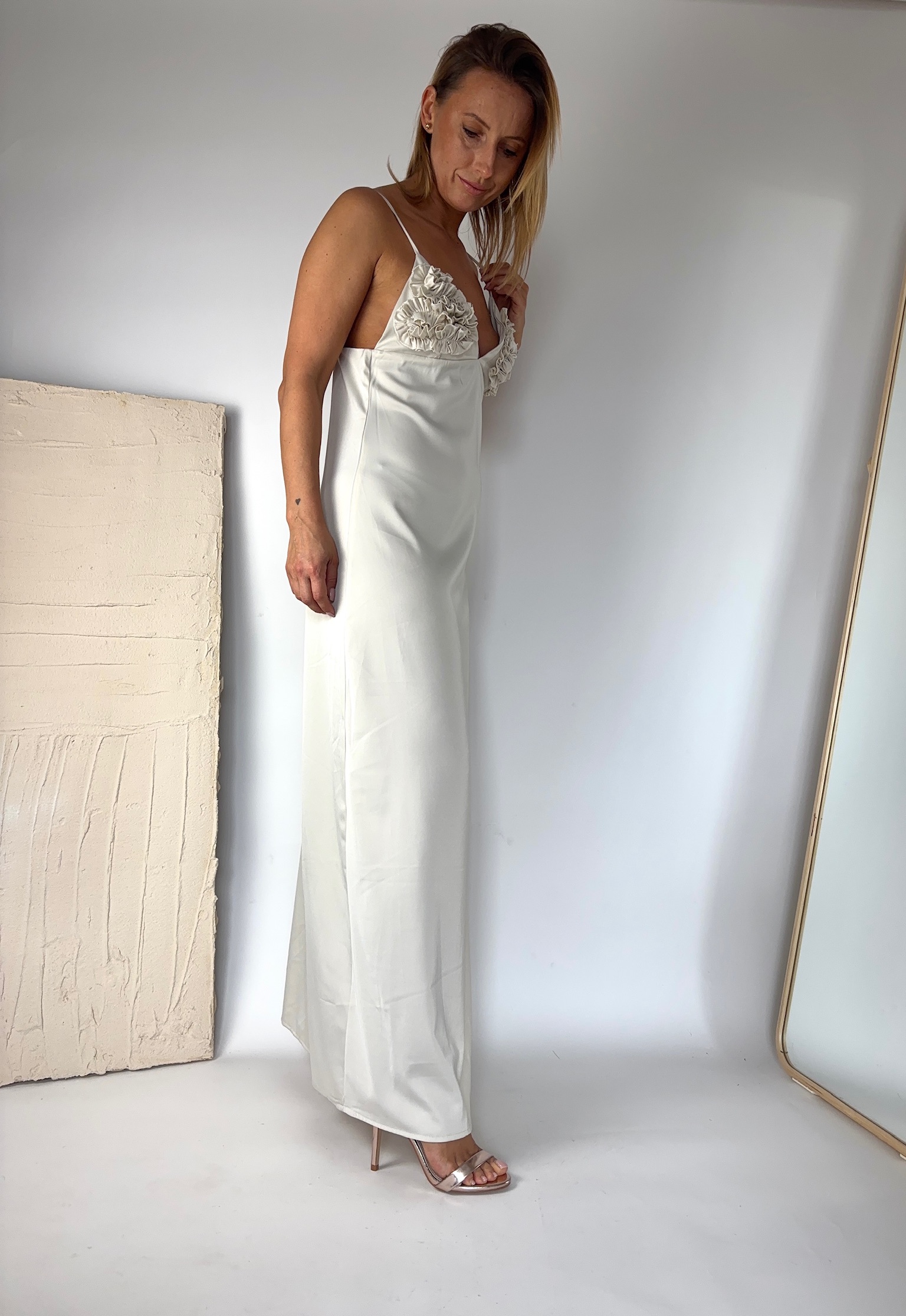  Sukienka dostępna w 3 kolorach