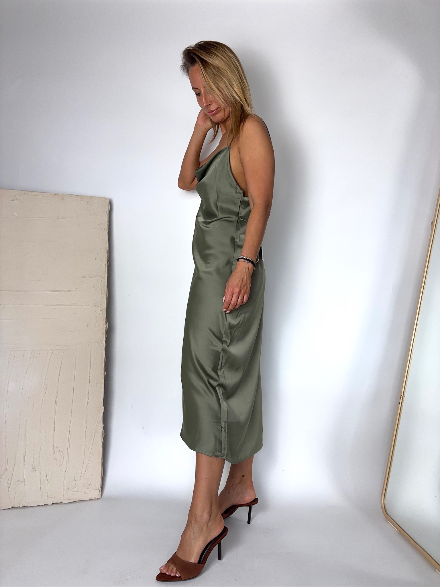 Zielona Khaki prosta sukienka na ramiączkach