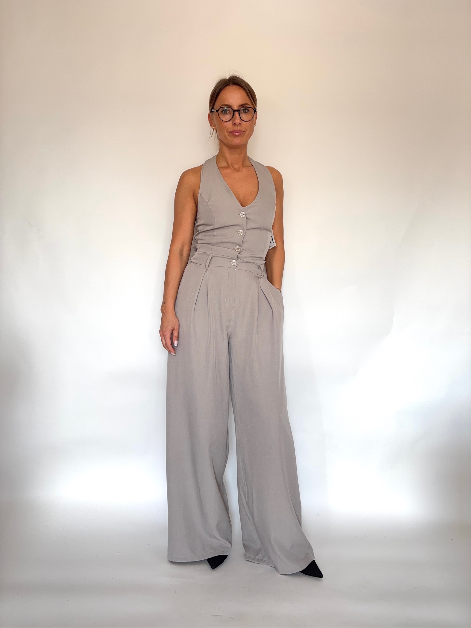 Elegancki szary kombinezon