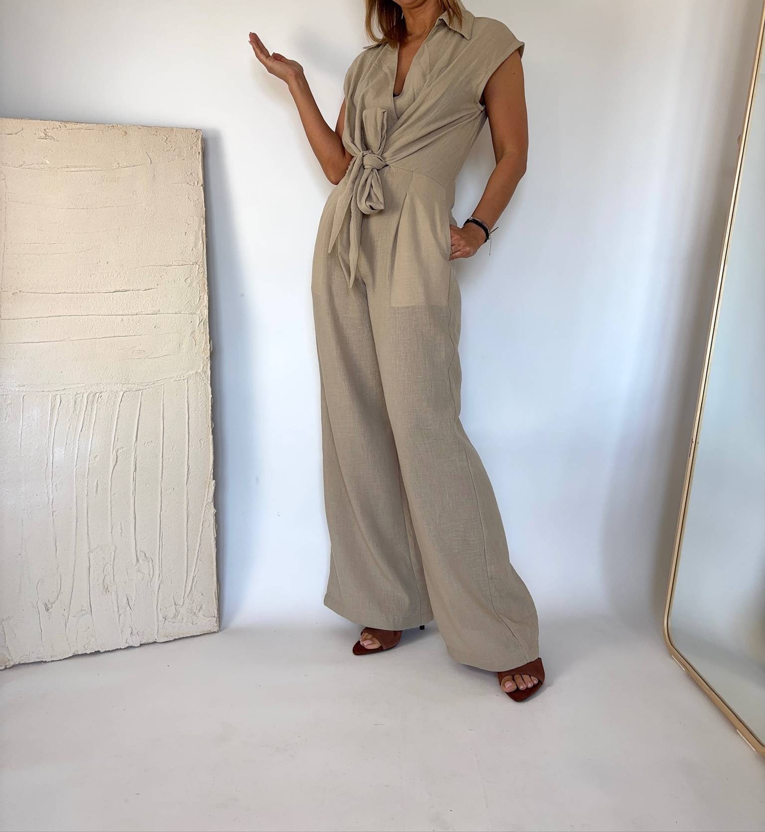 Stylowy kombinezon damski kolor beżowy