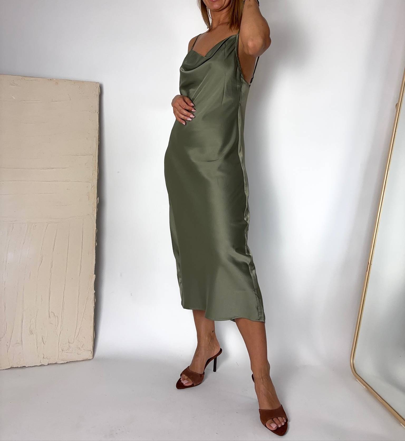 Zielona Khaki prosta sukienka na ramiączkach