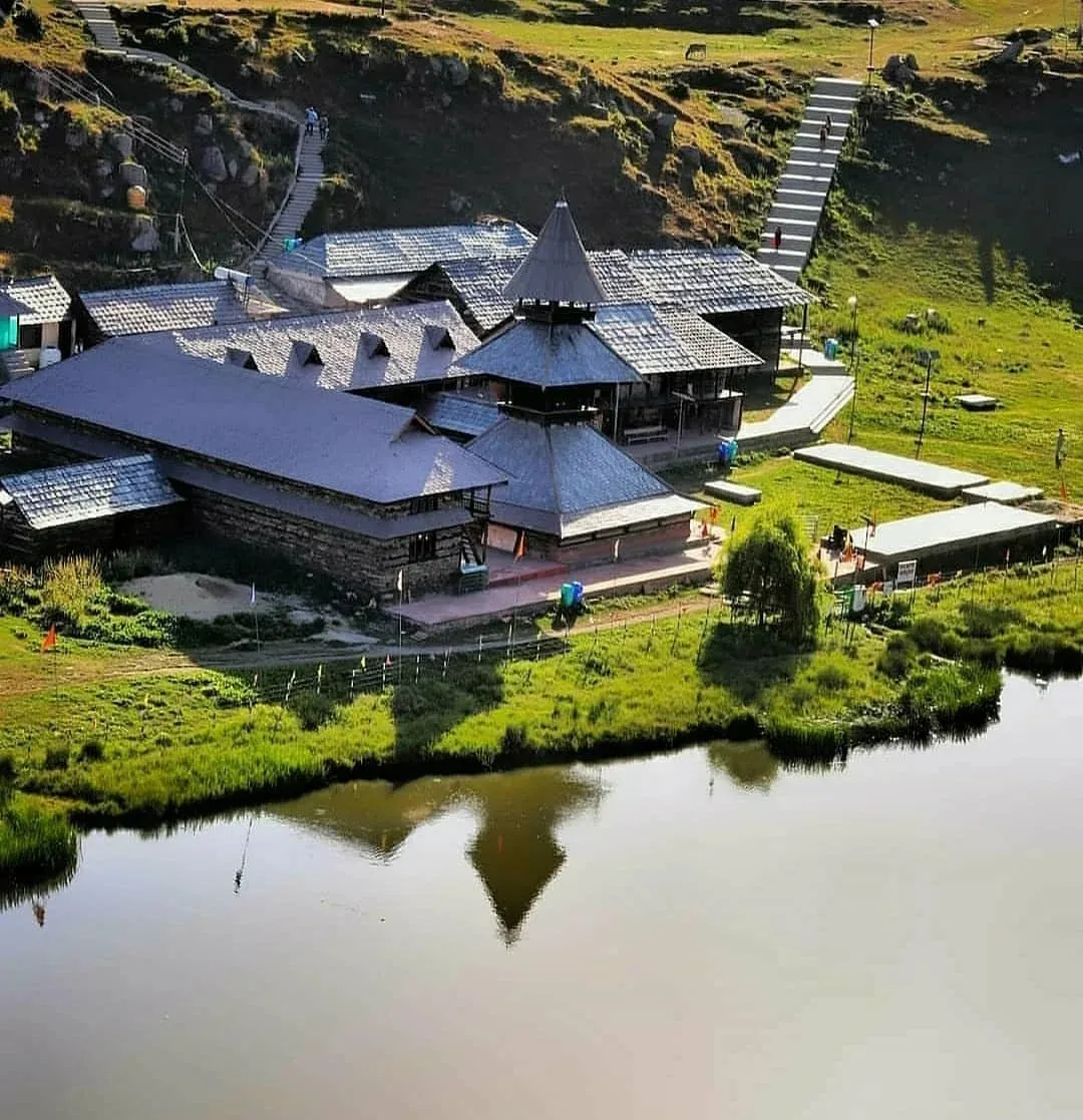 PRASHAR LAKE TREK