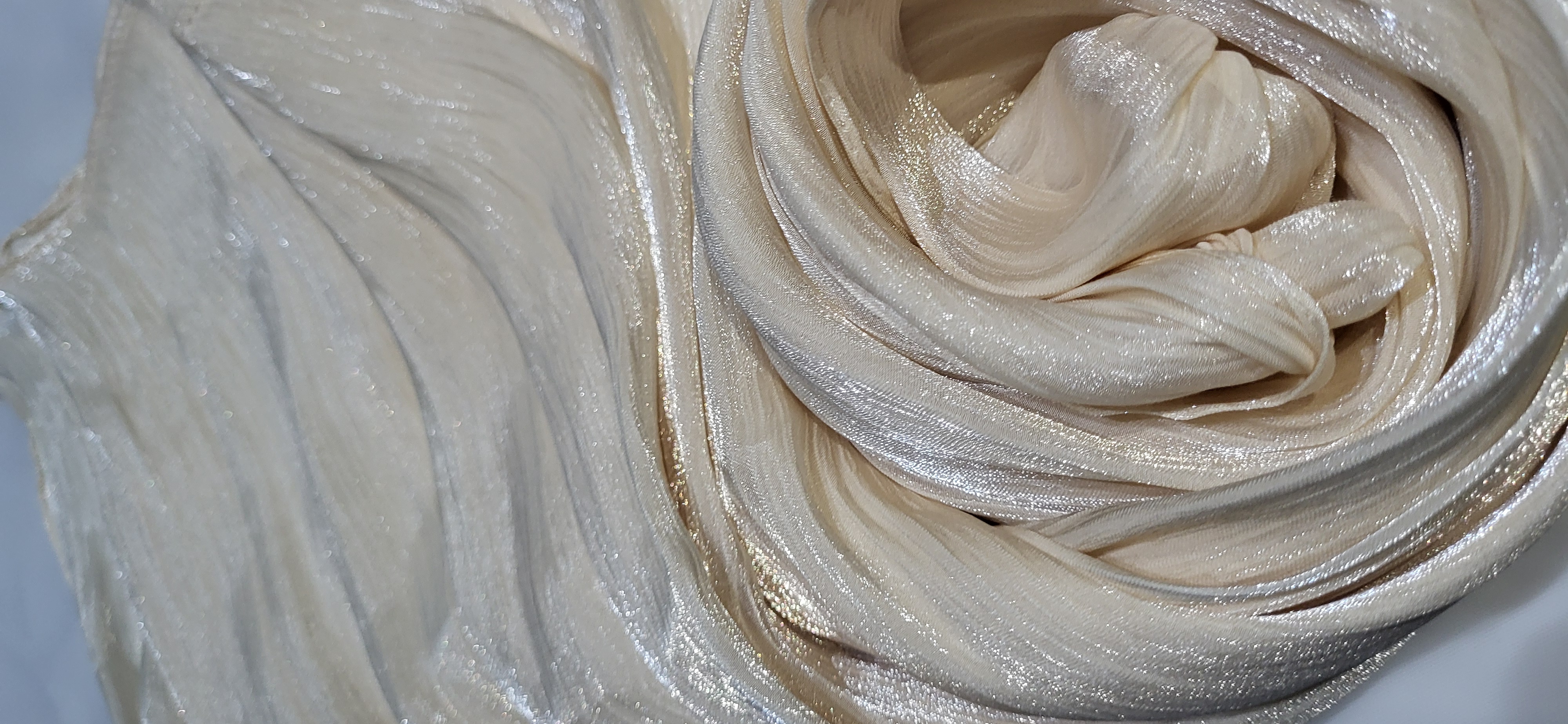hijab brilhante creme