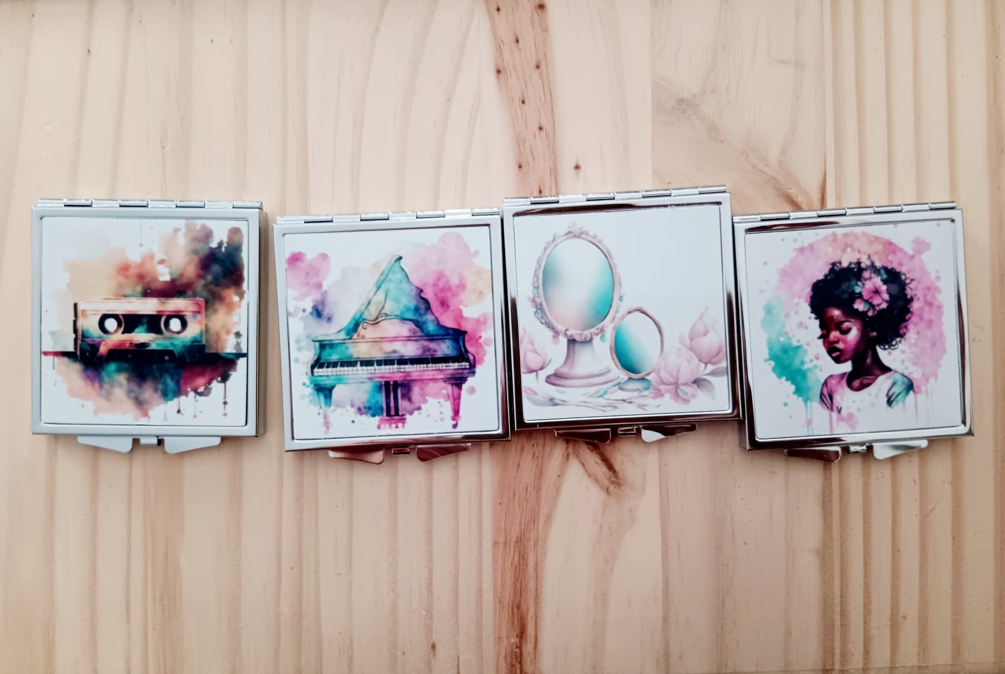 Miroir de poche carré en métal