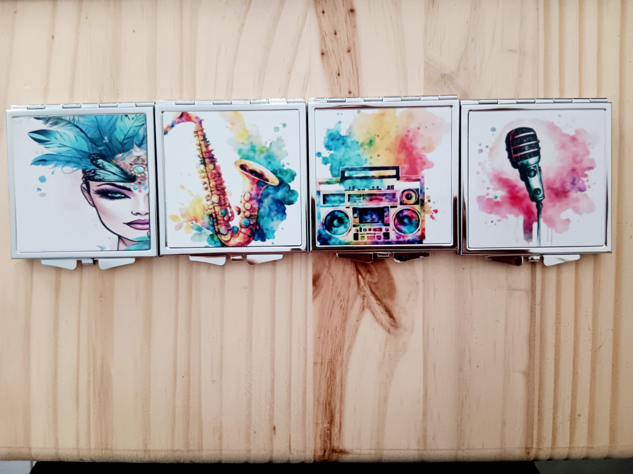 Miroir de poche carré en métal