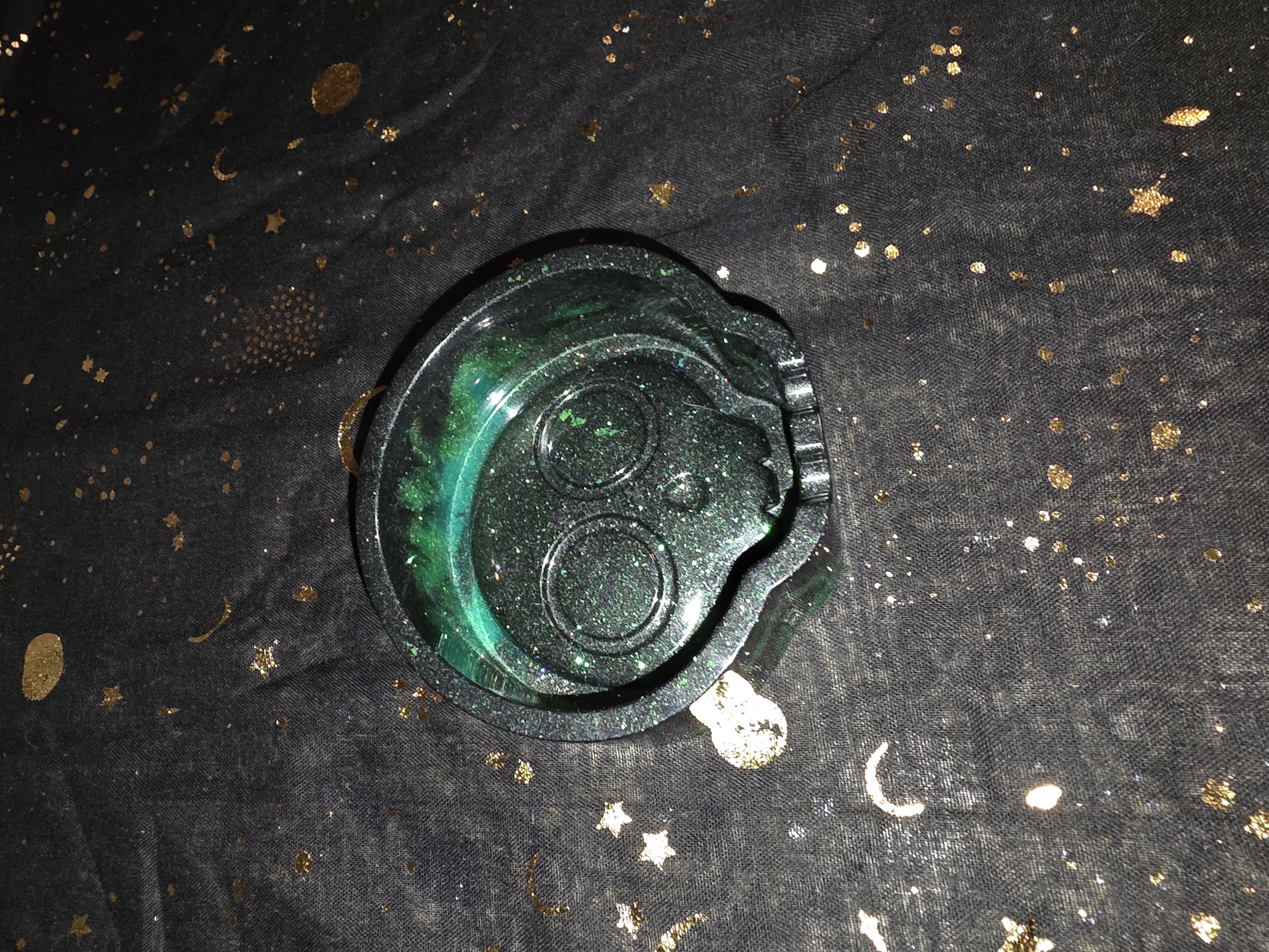 Green & Black Skull Resin Ashtray