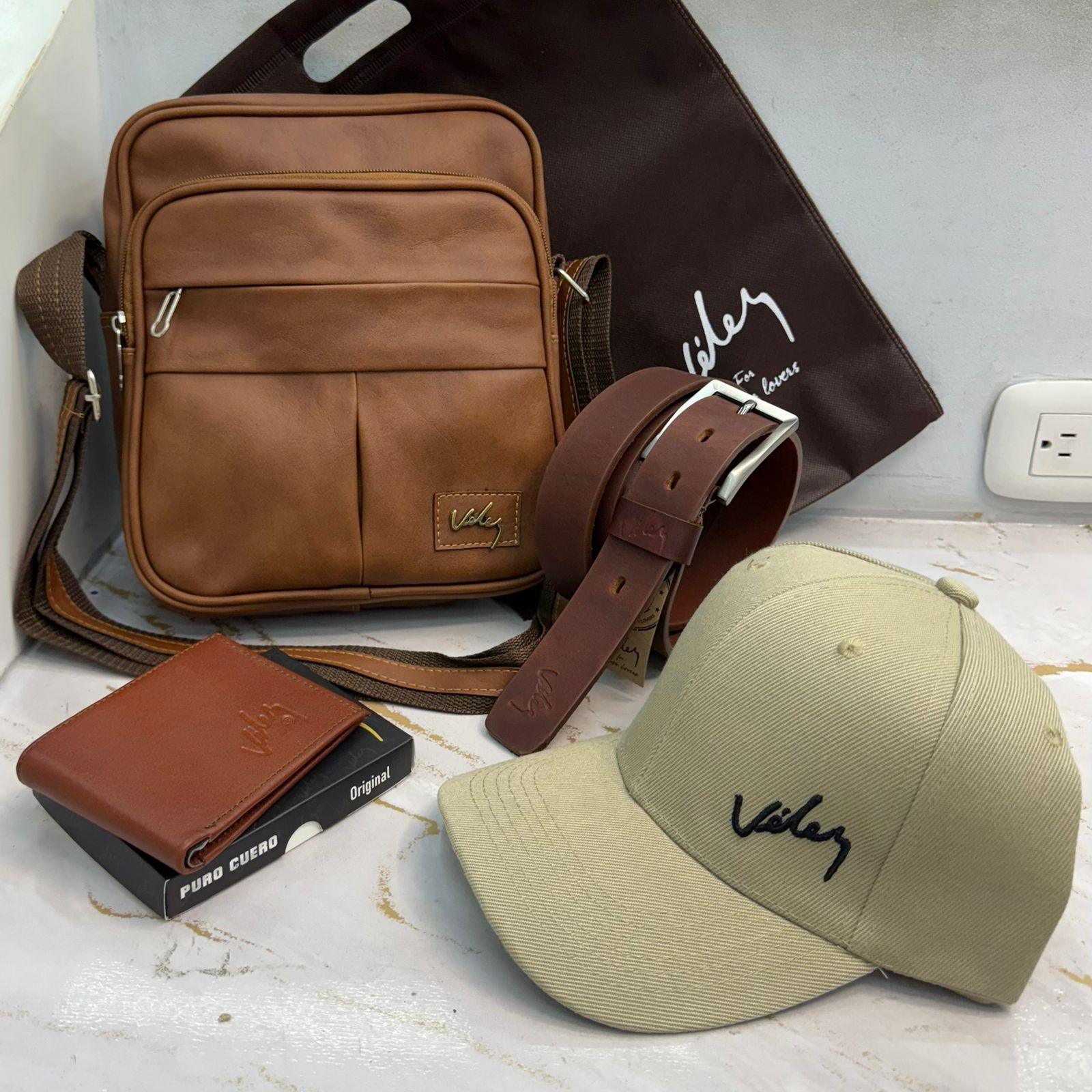 Trio Velez Larry Gorra