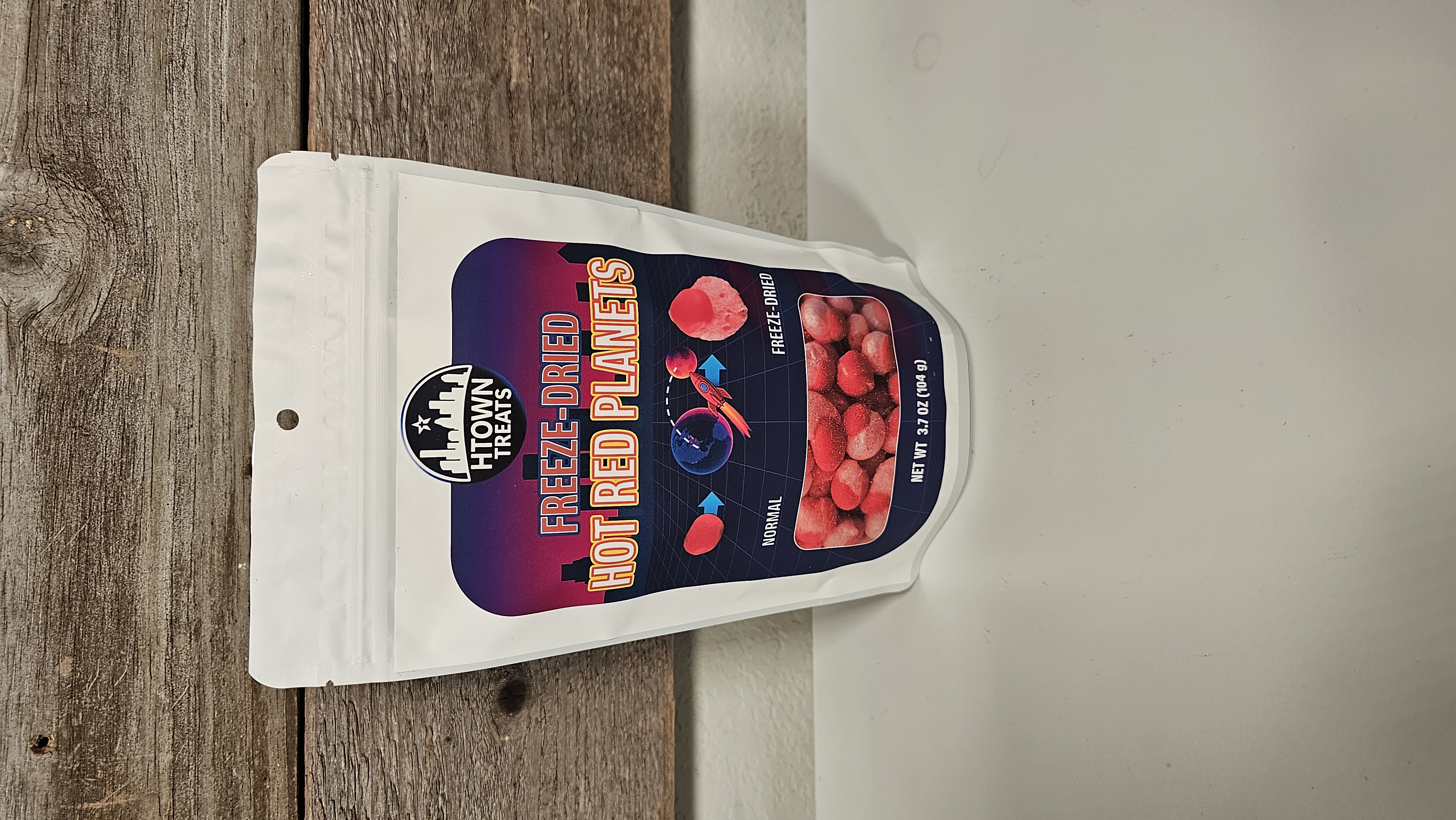 Freeze-Dried Hot Red Planets