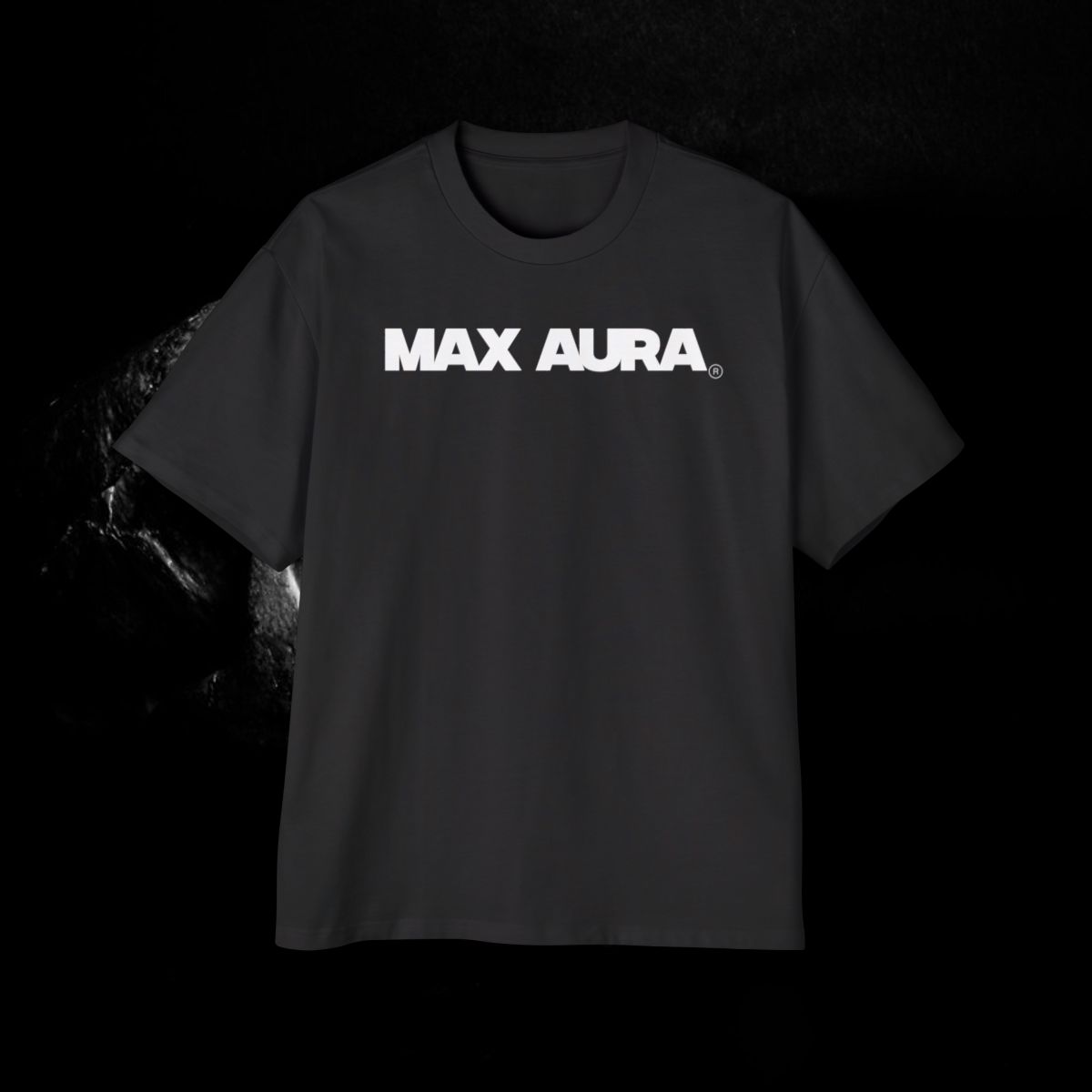 MAX AURA Oversized Graphic T