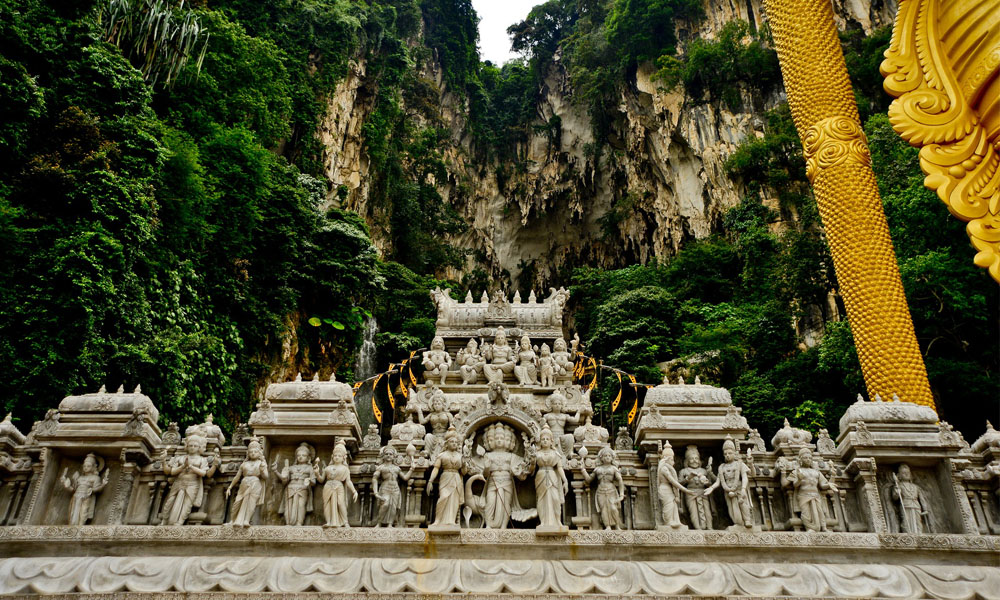 Explore Singapore with Batu Caves & Genting Island