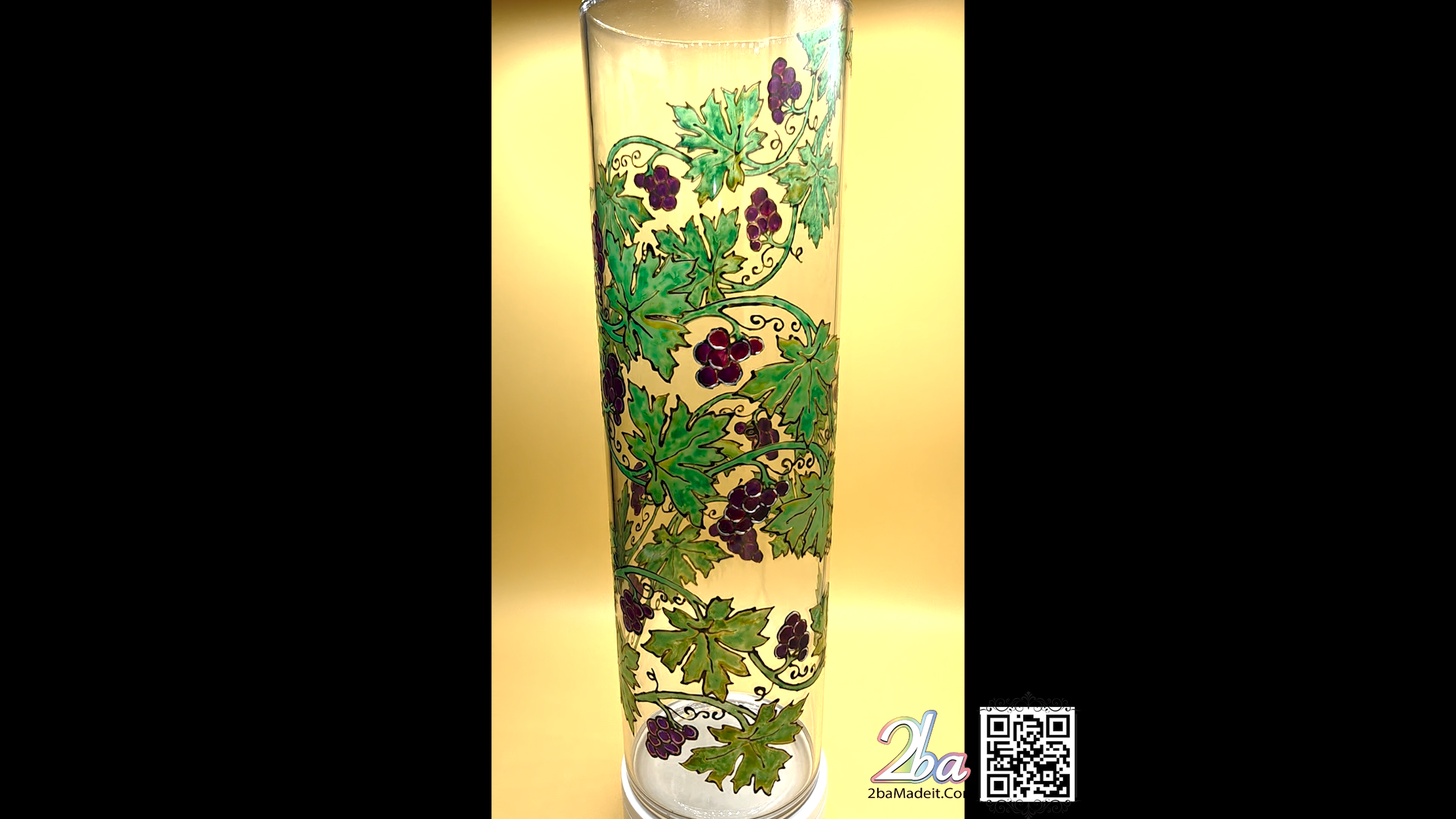 Elegant Handcrafted Glass Art Vase 1001