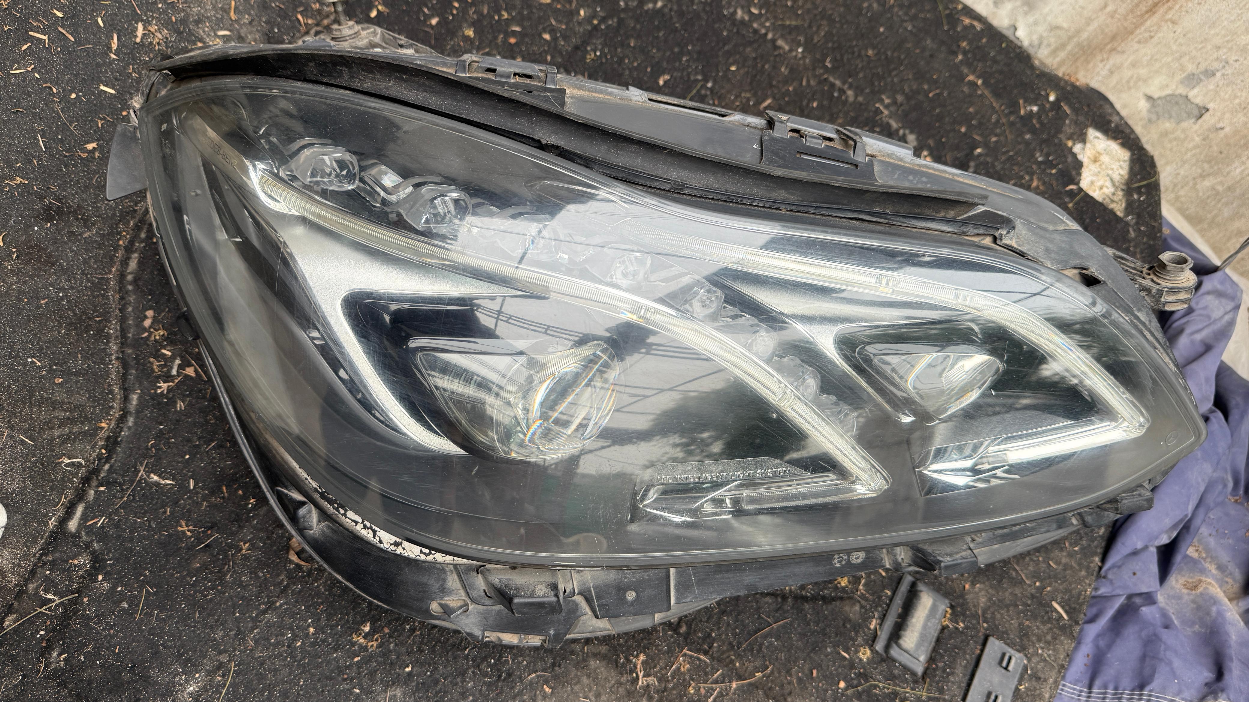 E Class 212 Car Headlight Assembly Complete R-L OEM