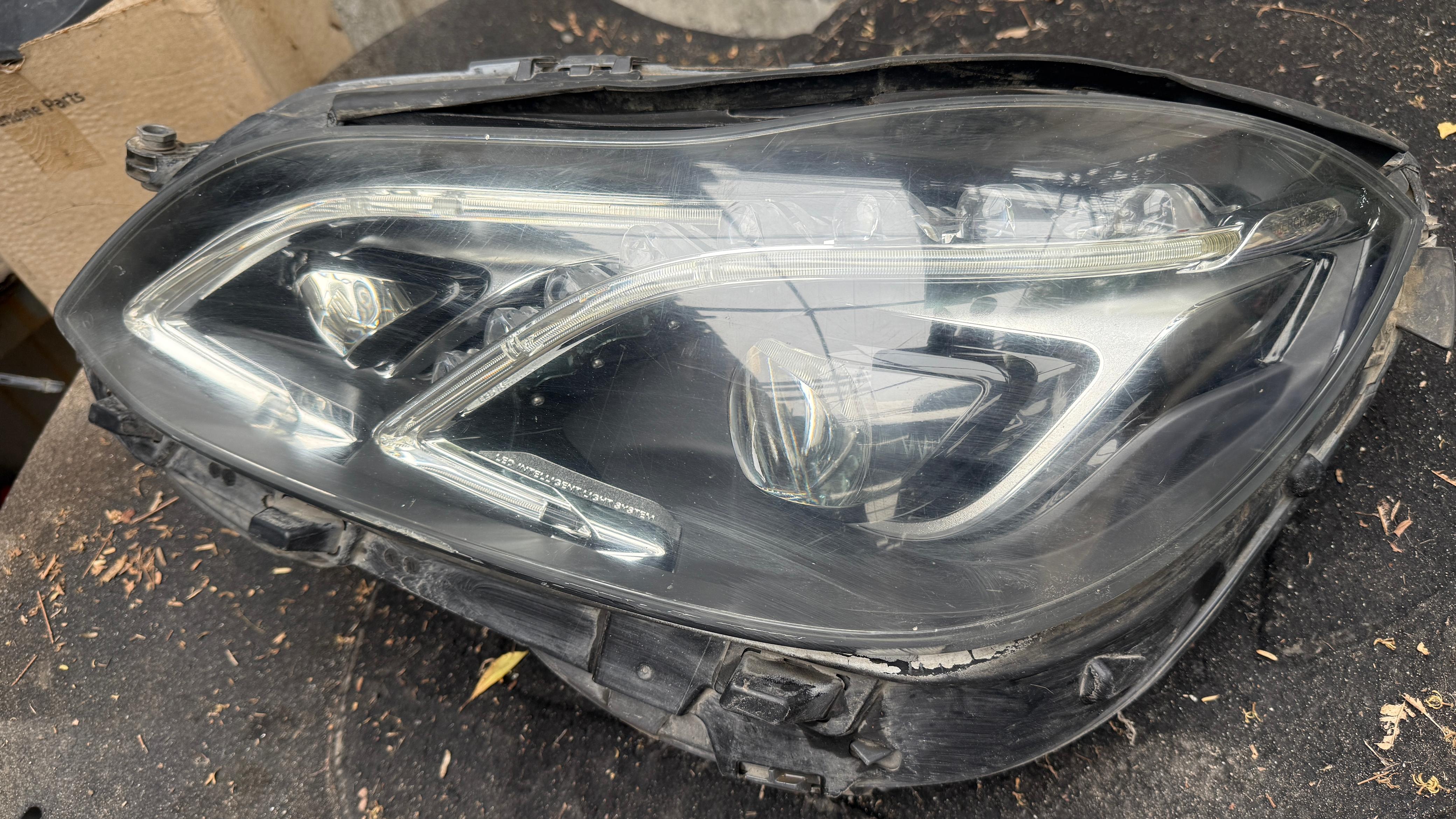 E Class 212 Car Headlight Assembly Complete R-L OEM