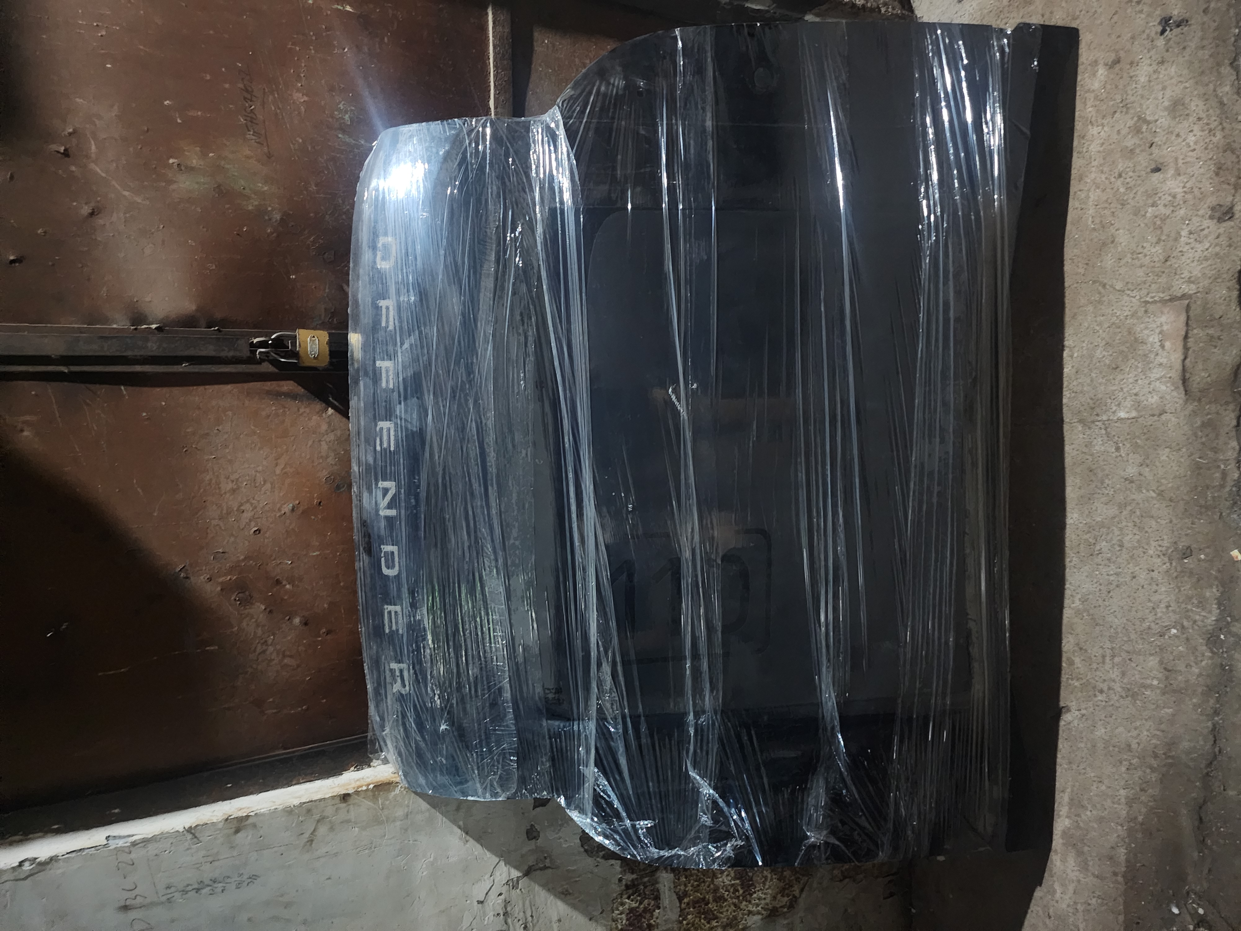 Land Rover Defender hood & silencer