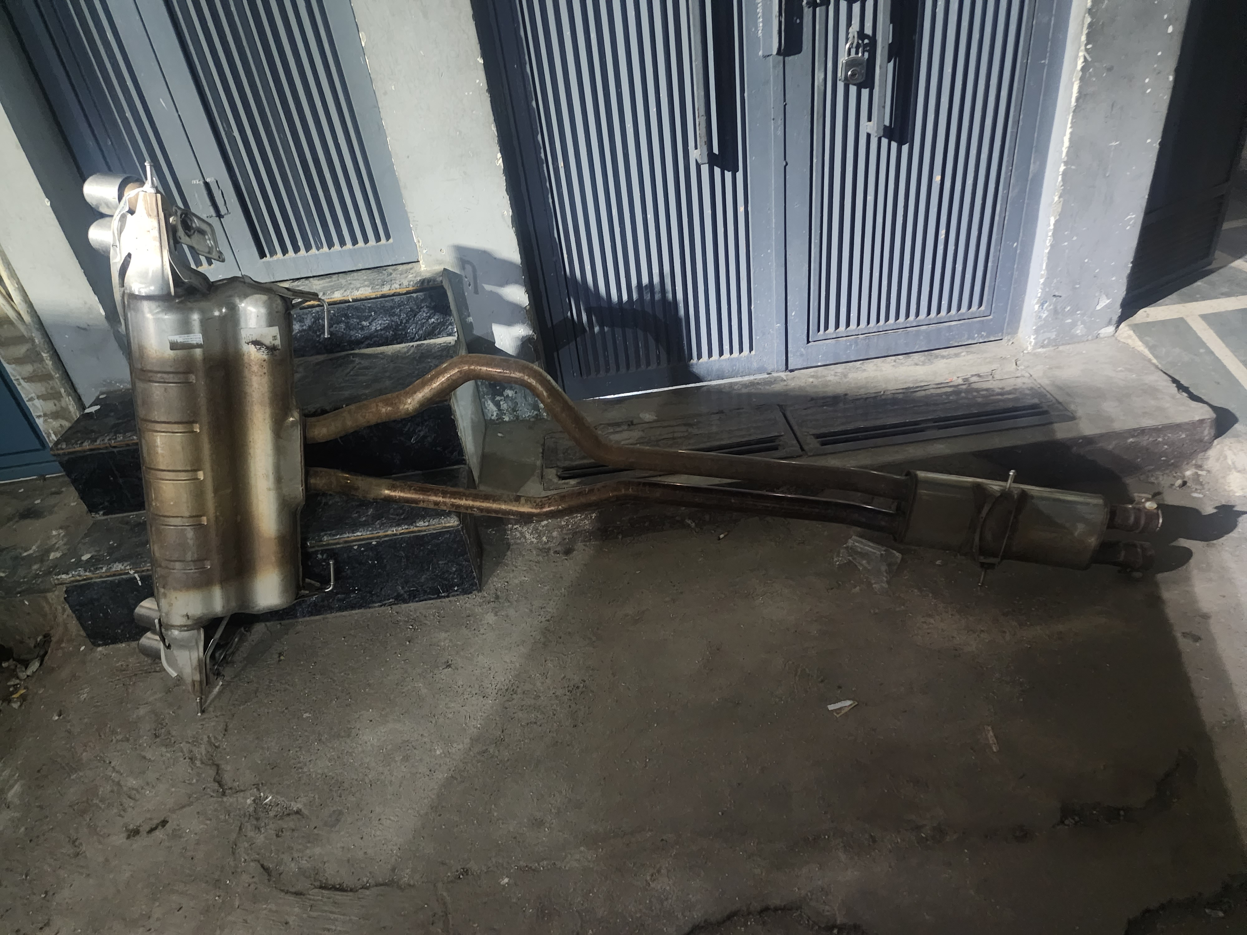 Land Rover Defender hood & silencer 