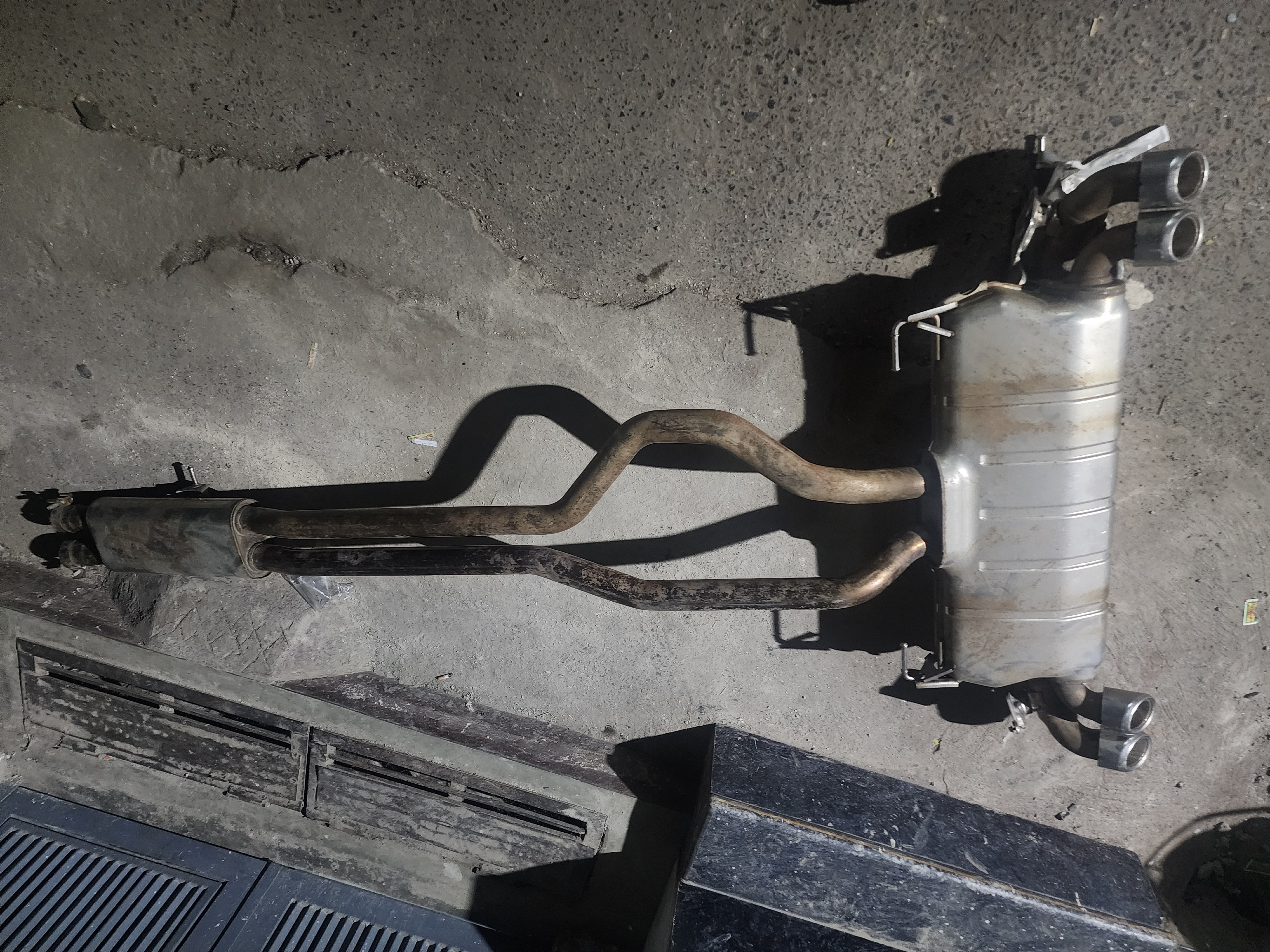 Land Rover Defender hood & silencer 