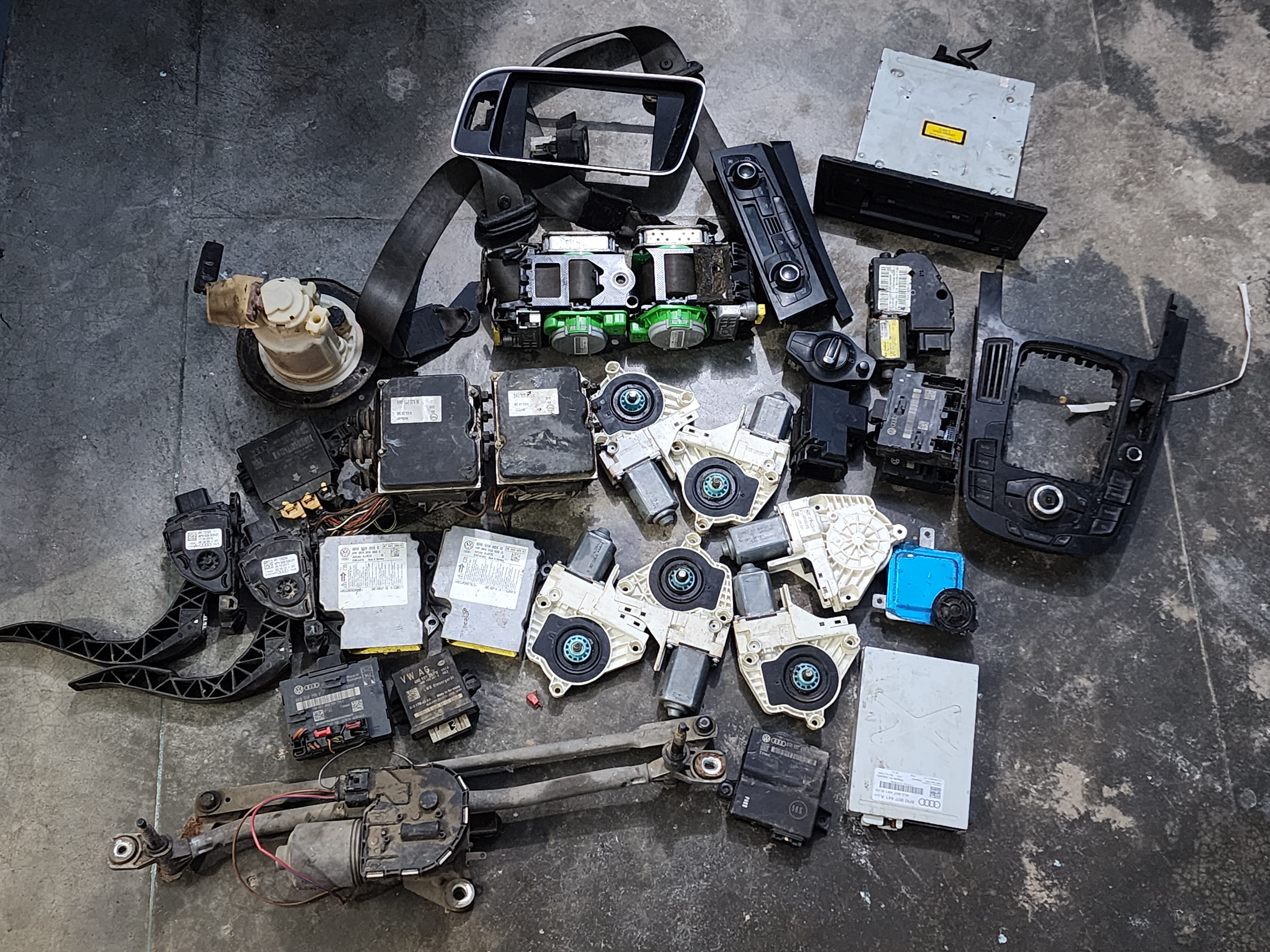 Audi Q5 Electronic Modules and Parts