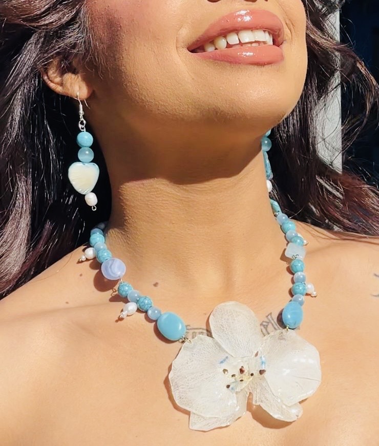 ANGELIKI SET ΚΟΛΙΕ ΜΕ ΦΥΣΙΚΑ ΛΟΥΛΟΥΔΙΑ ΚΑΙ ΣΚΟΥΛΑΡΙΚΙΑ 