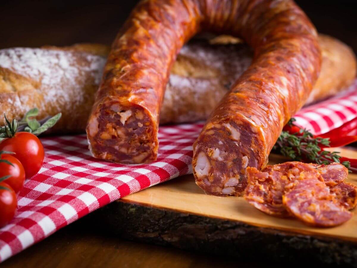 Saliamis Napoli, pikantiškas