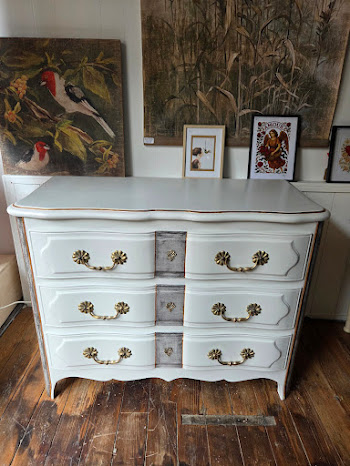 Commode de style Louis XV peinte