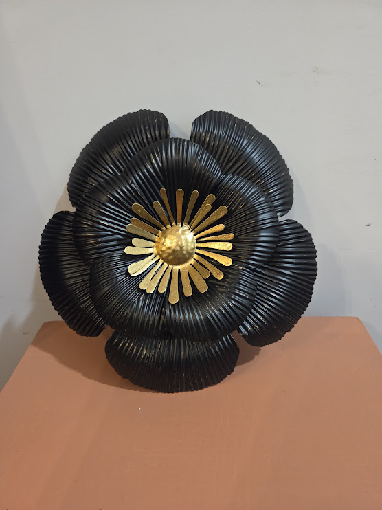 DÉCO MURALE MÉTAL FLEUR NOIR DORÉ 25CM