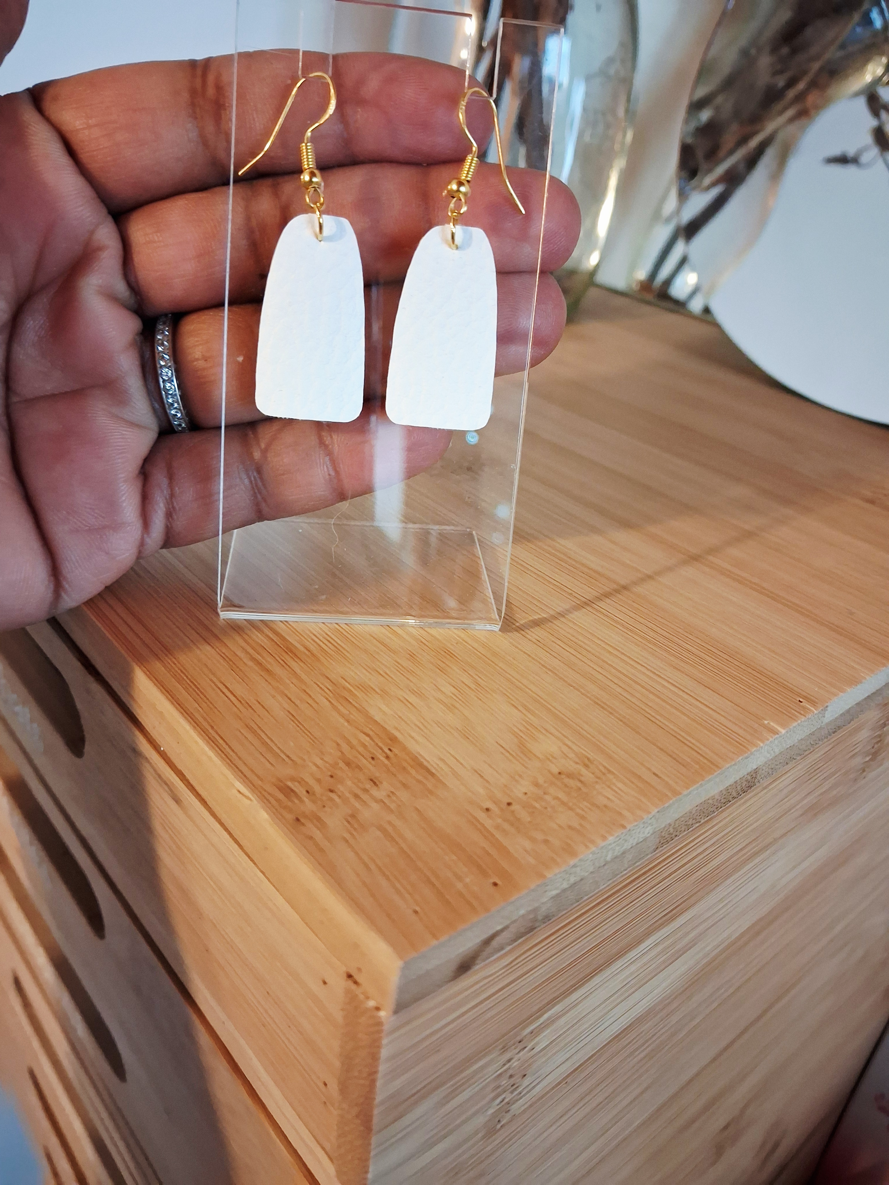 Boucles d'oreilles en simili cuir blanc