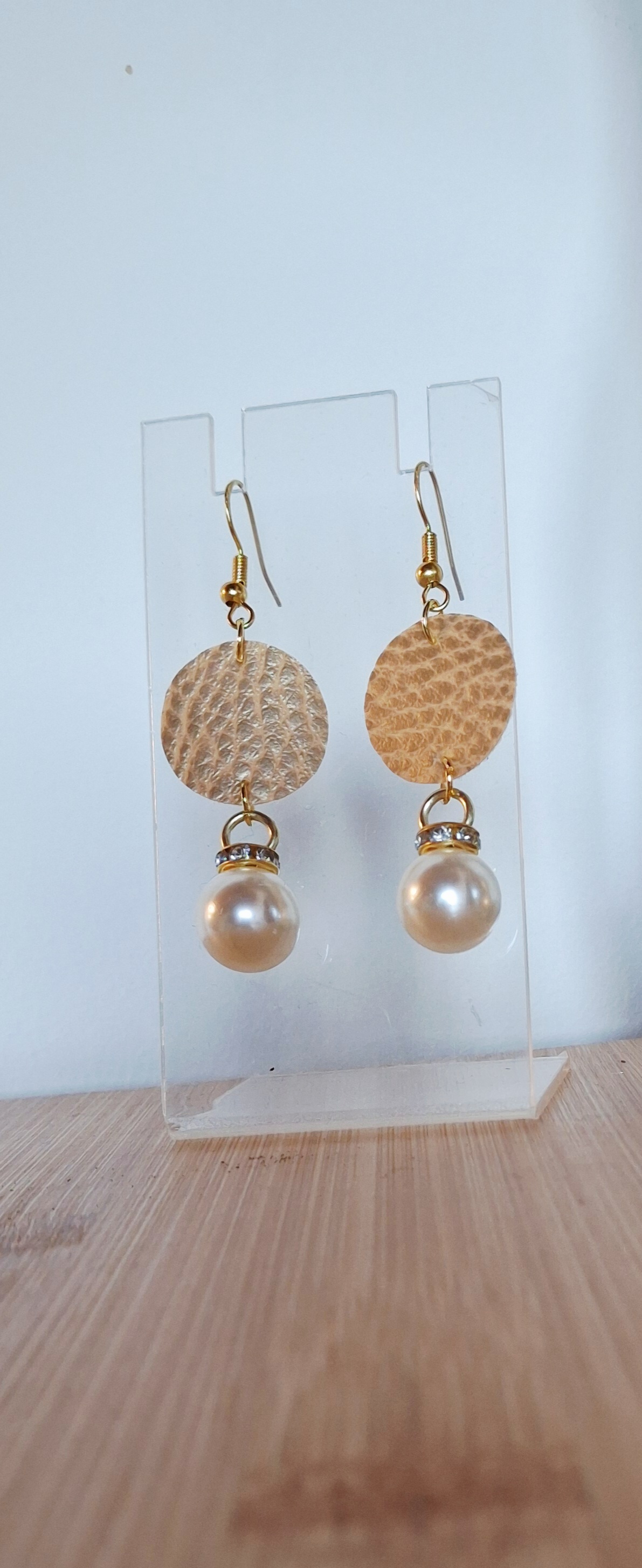 Boucles d'oreilles dorées avec perles