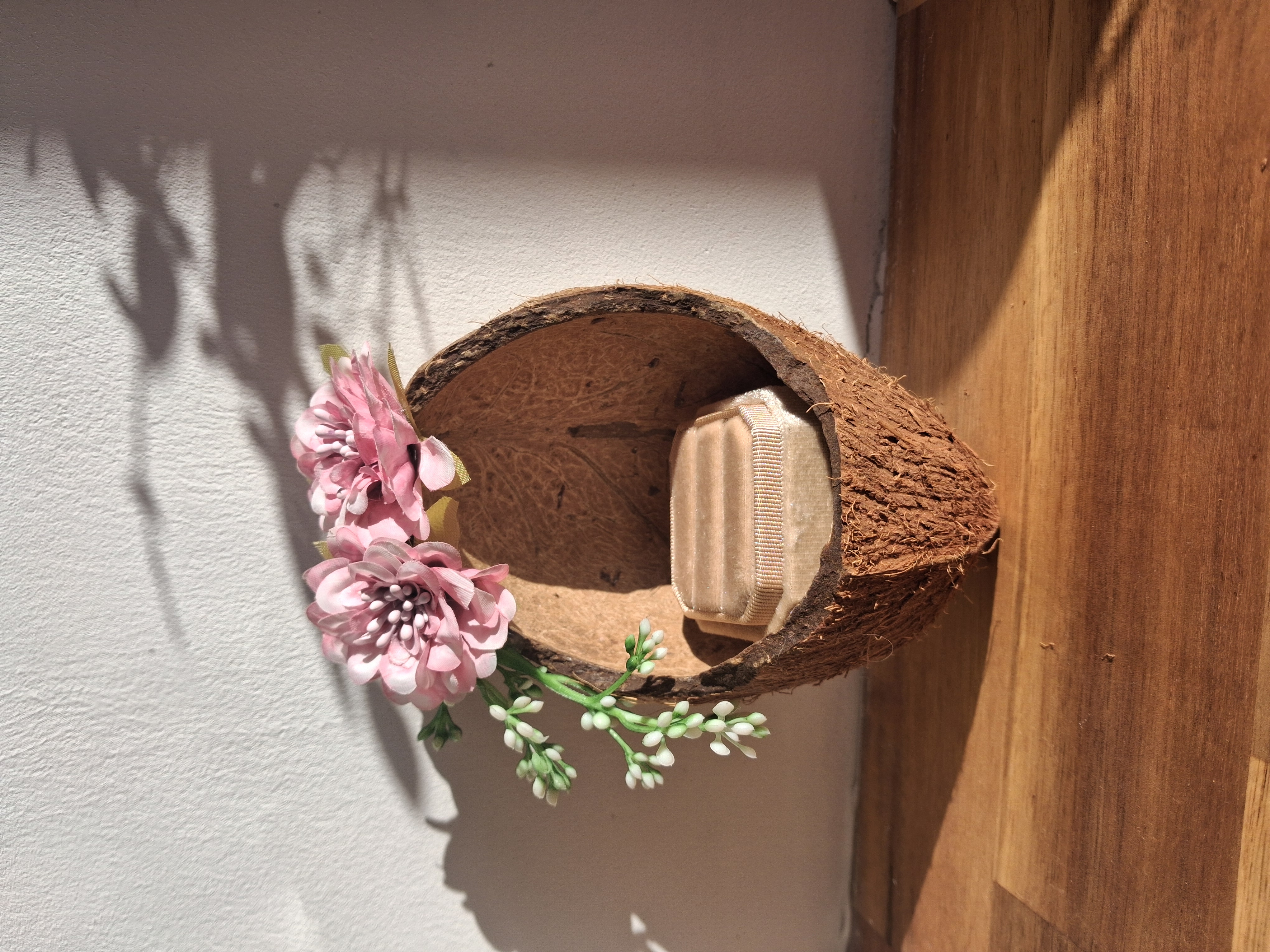 Porte-alliances mariage en noix de coco