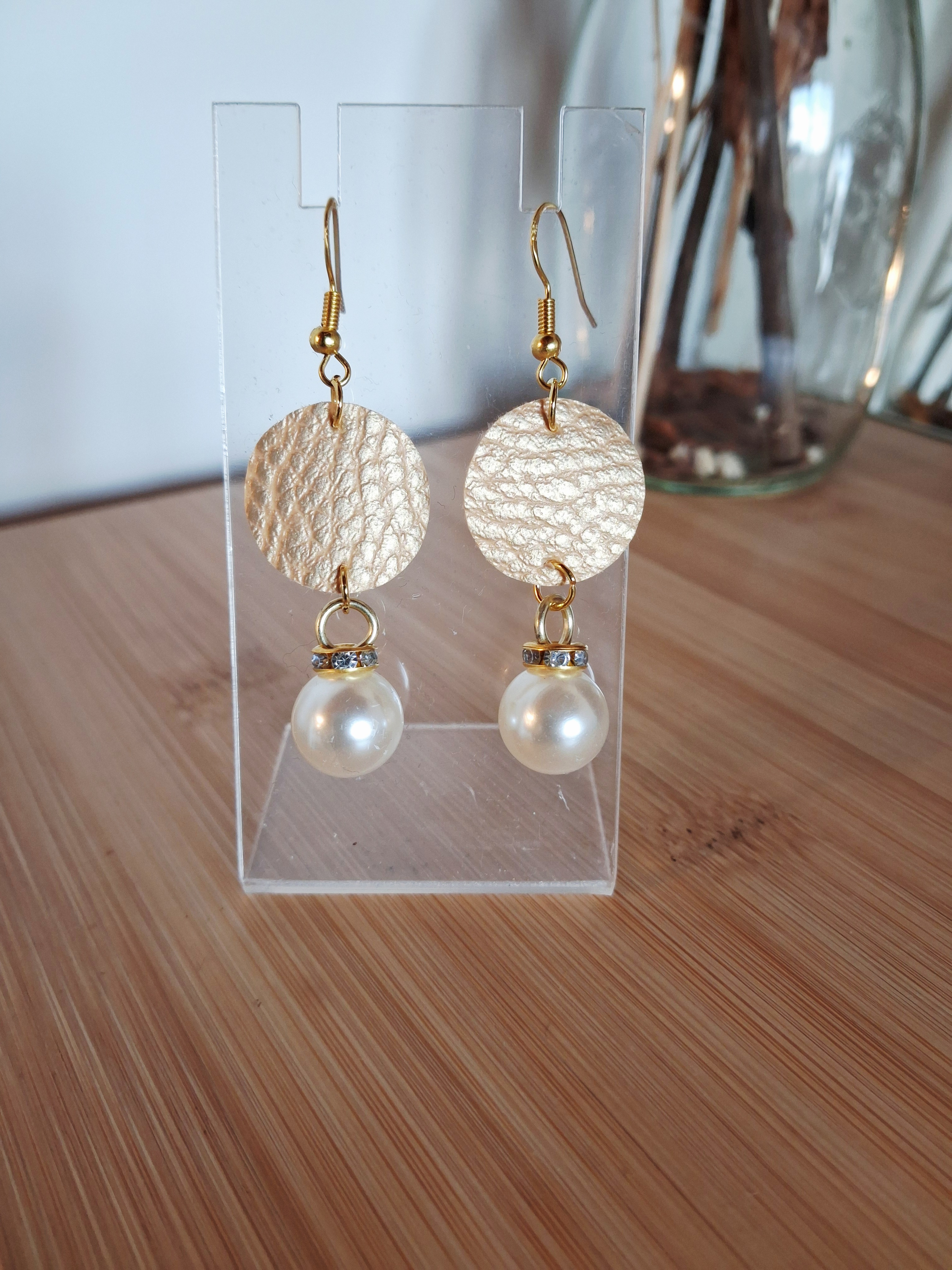 Boucles d'oreilles dorées avec perles