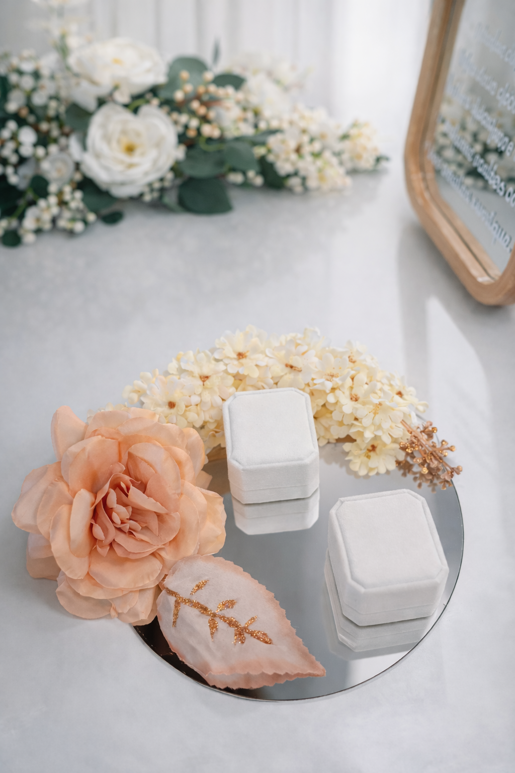 Porte-alliances miroir avec écrins blancs