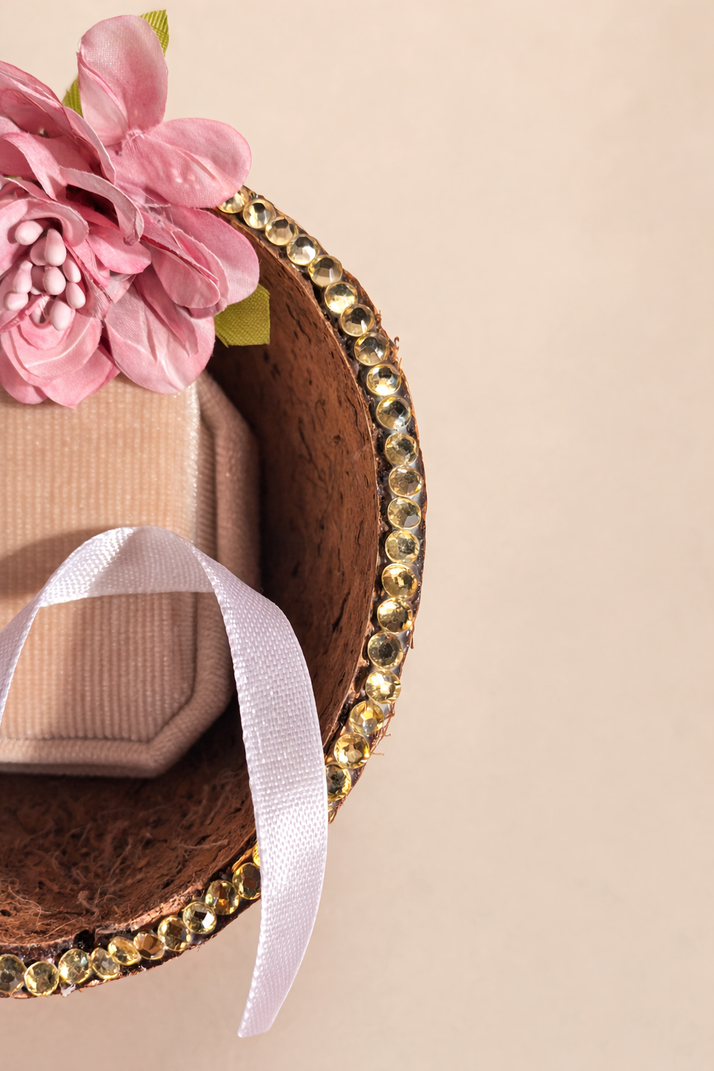 Porte-alliances mariage en noix de coco – création artisanale