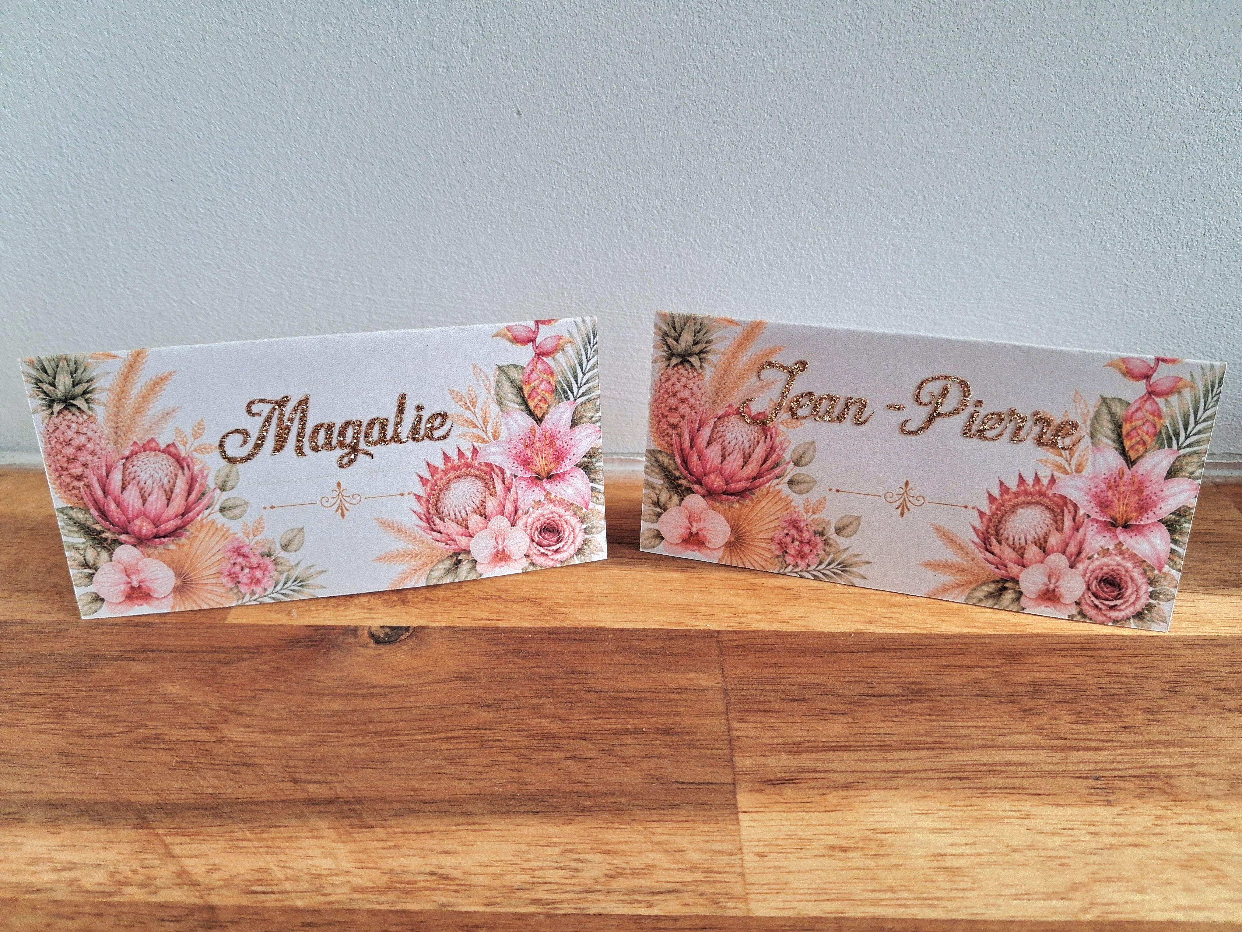 Marque-place personnalisé floral – Élégance tropicale