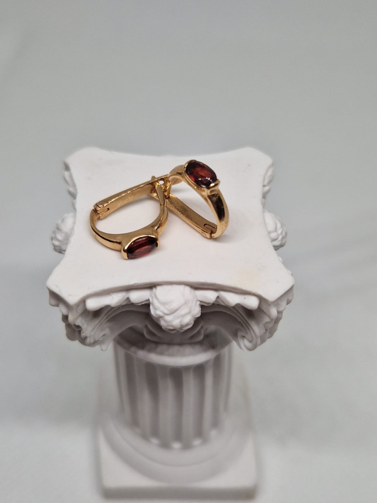 Gold Earrings with Garnet