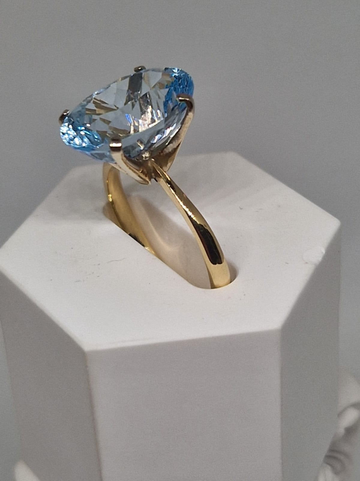 Golden Ring with a Blue Topaz inlay