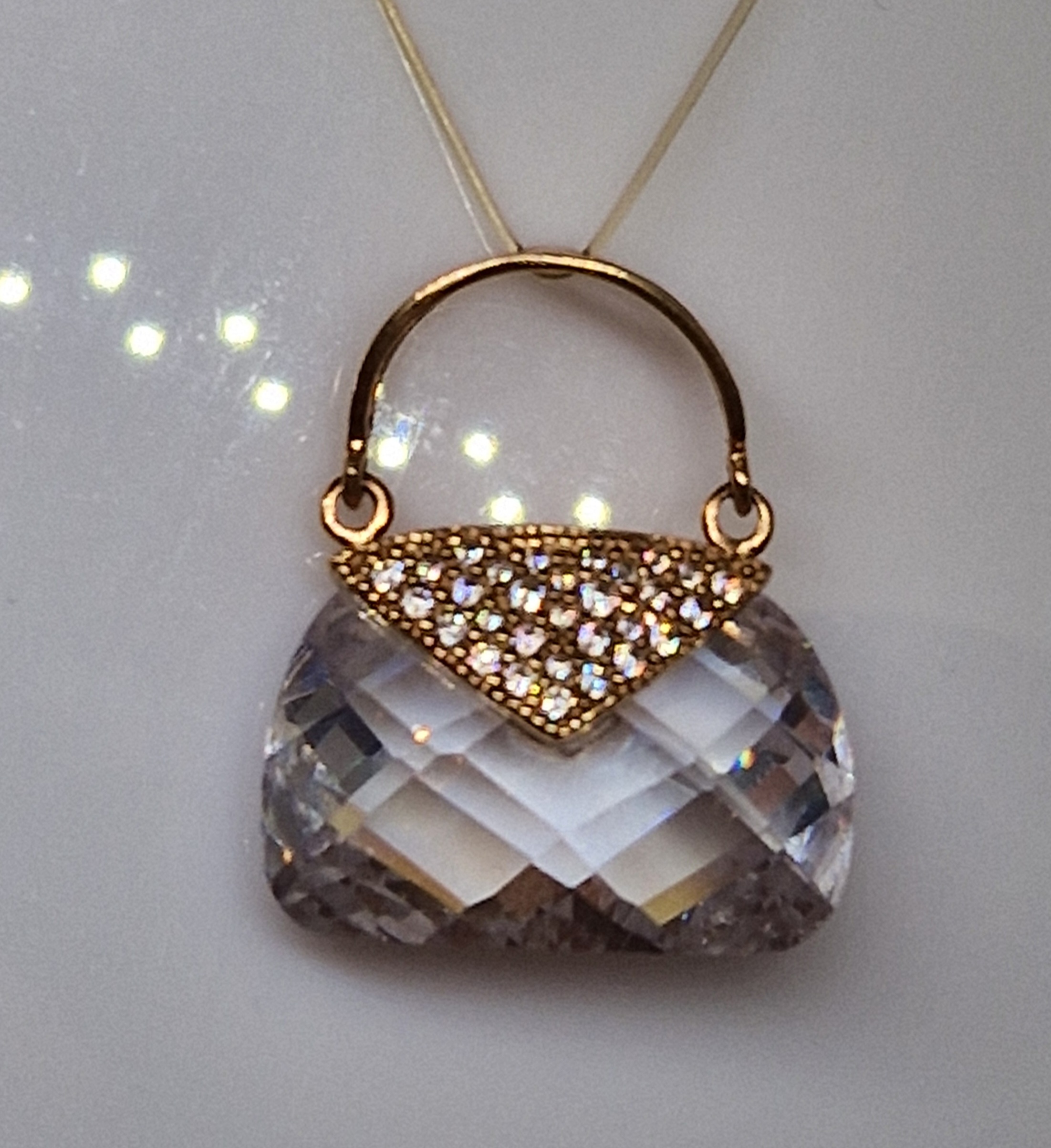Gold pendant with cubic zirconia