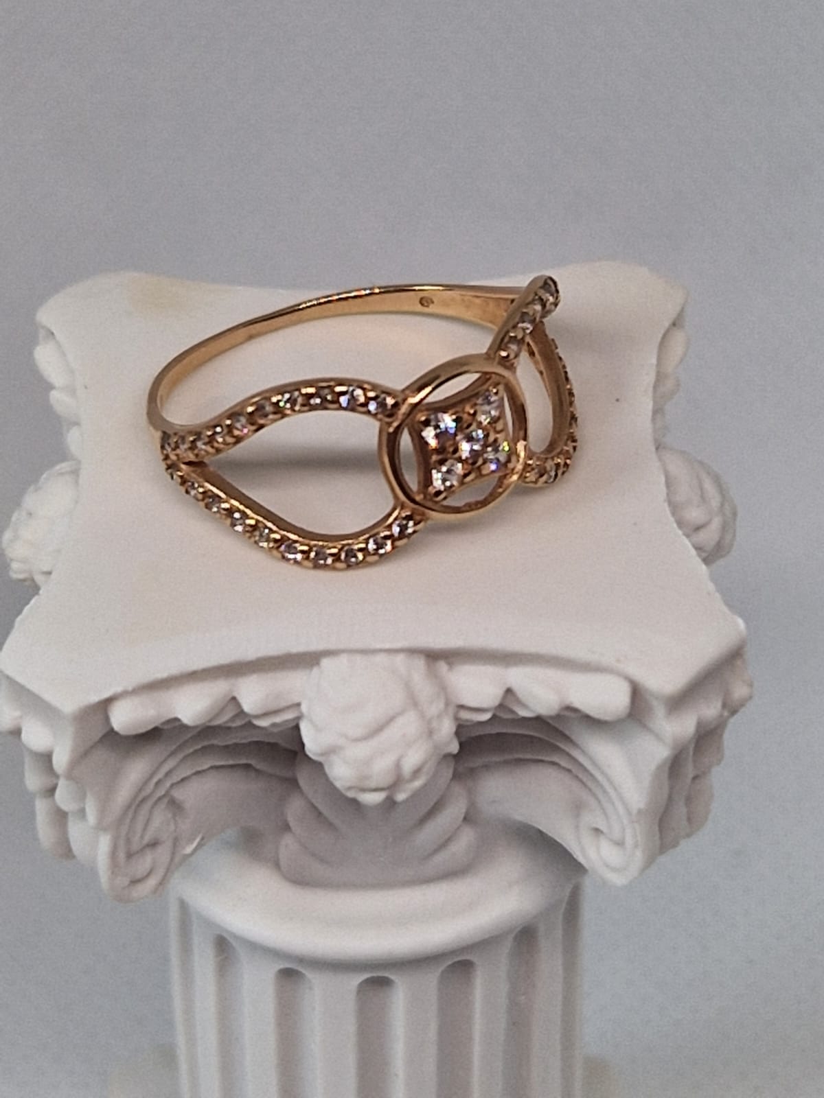 Elegant Gold Crystal Ring 