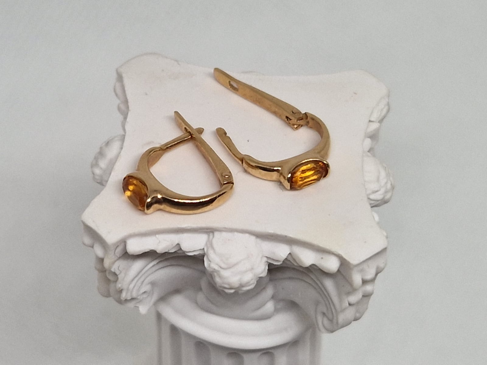 Gold earrings with Citrine 