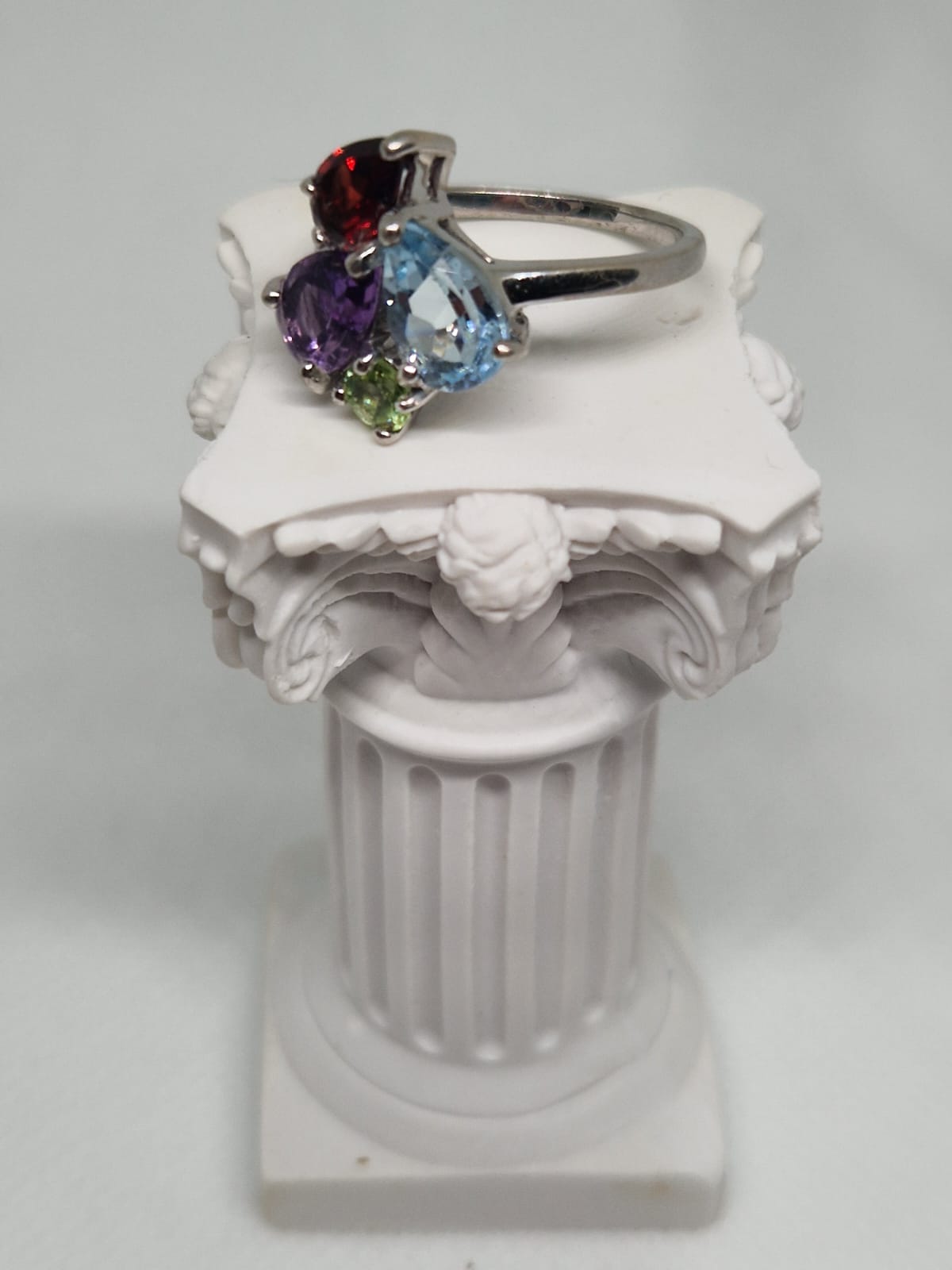 Silver ring with a Topaz, Amethyst, Garnet and Chrysolite inlay