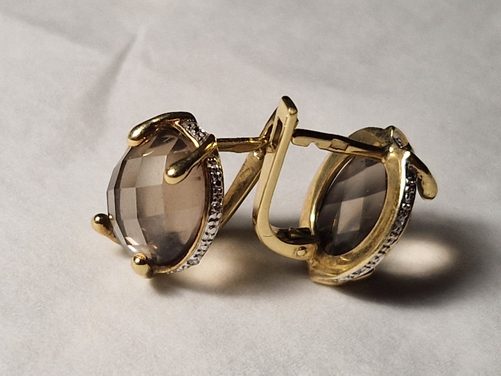 Earrings with quartz and diamonds 