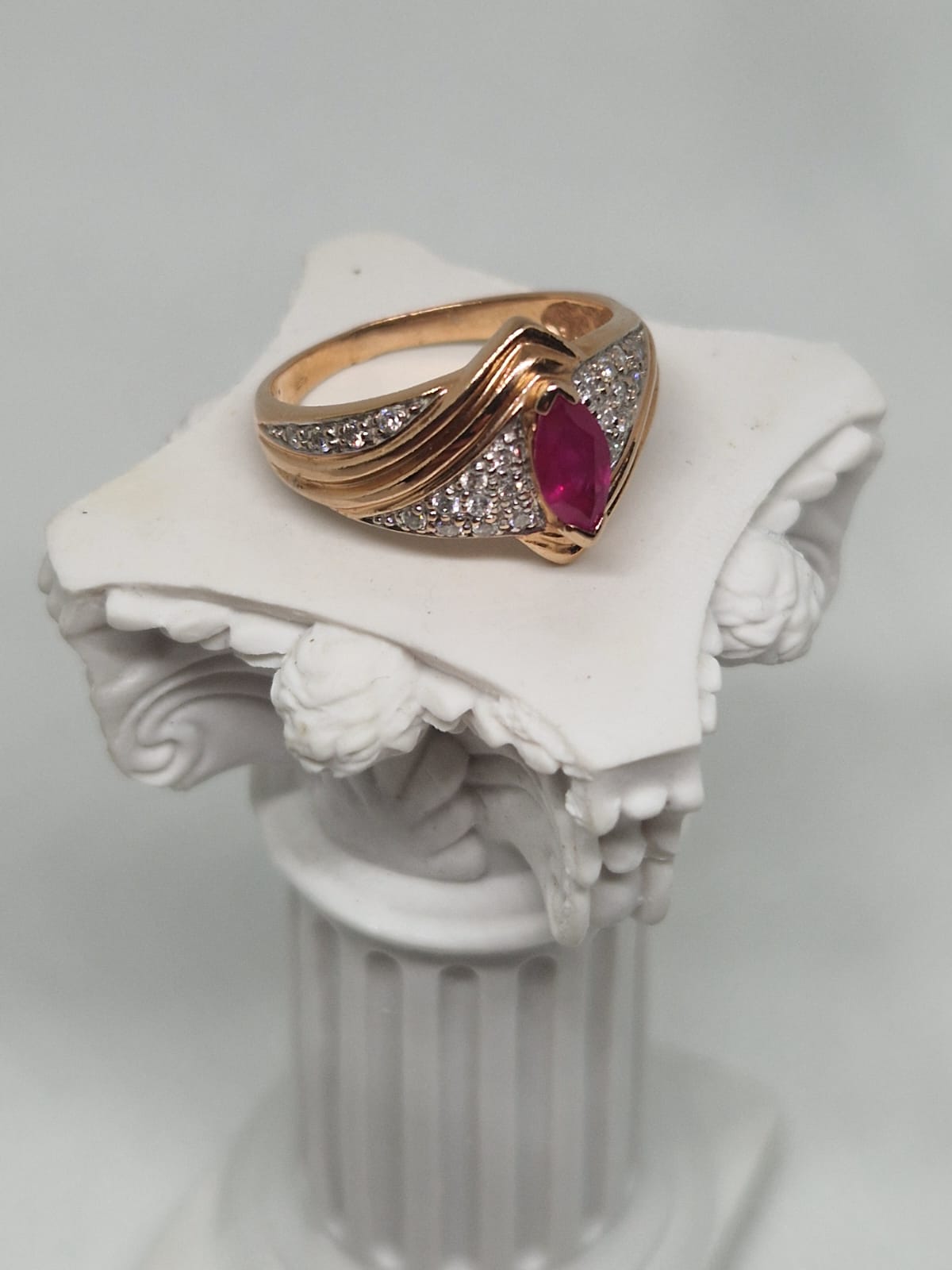 Gold Ring with Diamond and Ruby 