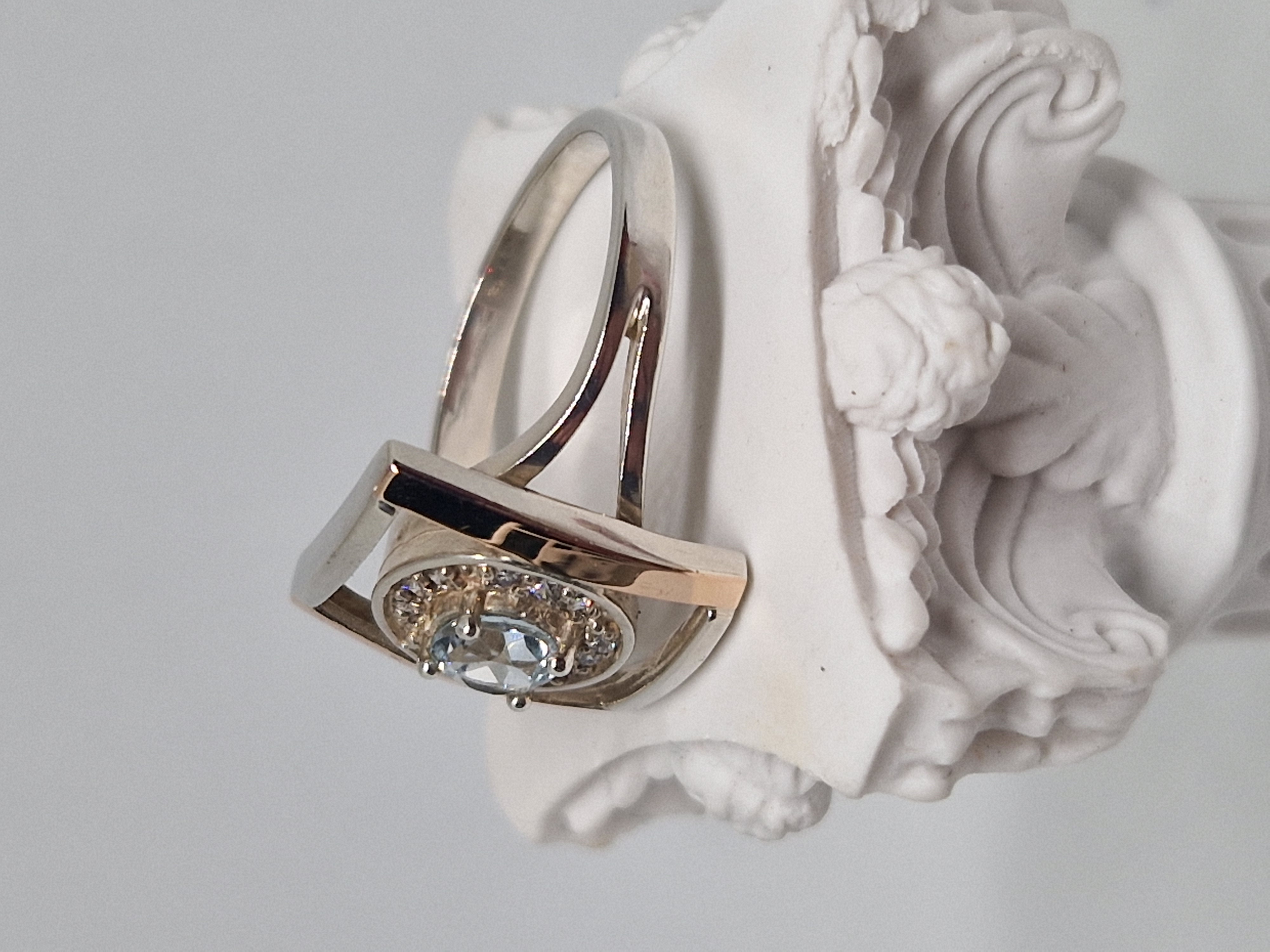 Silver & Golden Ring with a Cubic Zirconia inlay  with topaz