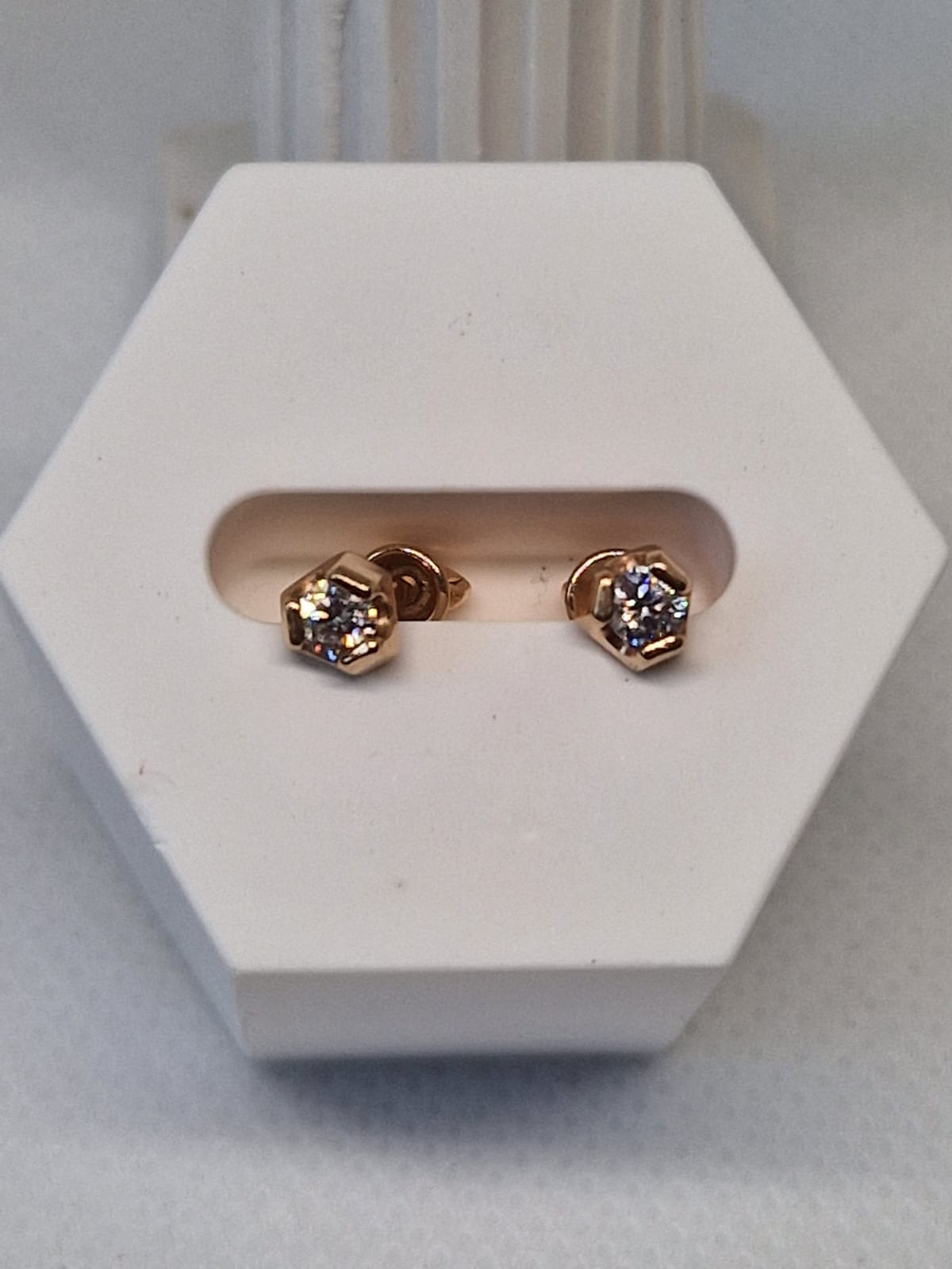Golden Earrings with a Cubic Zirconia inlay
