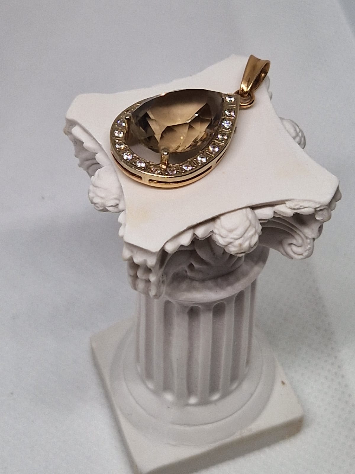 Gold Pendant Necklace