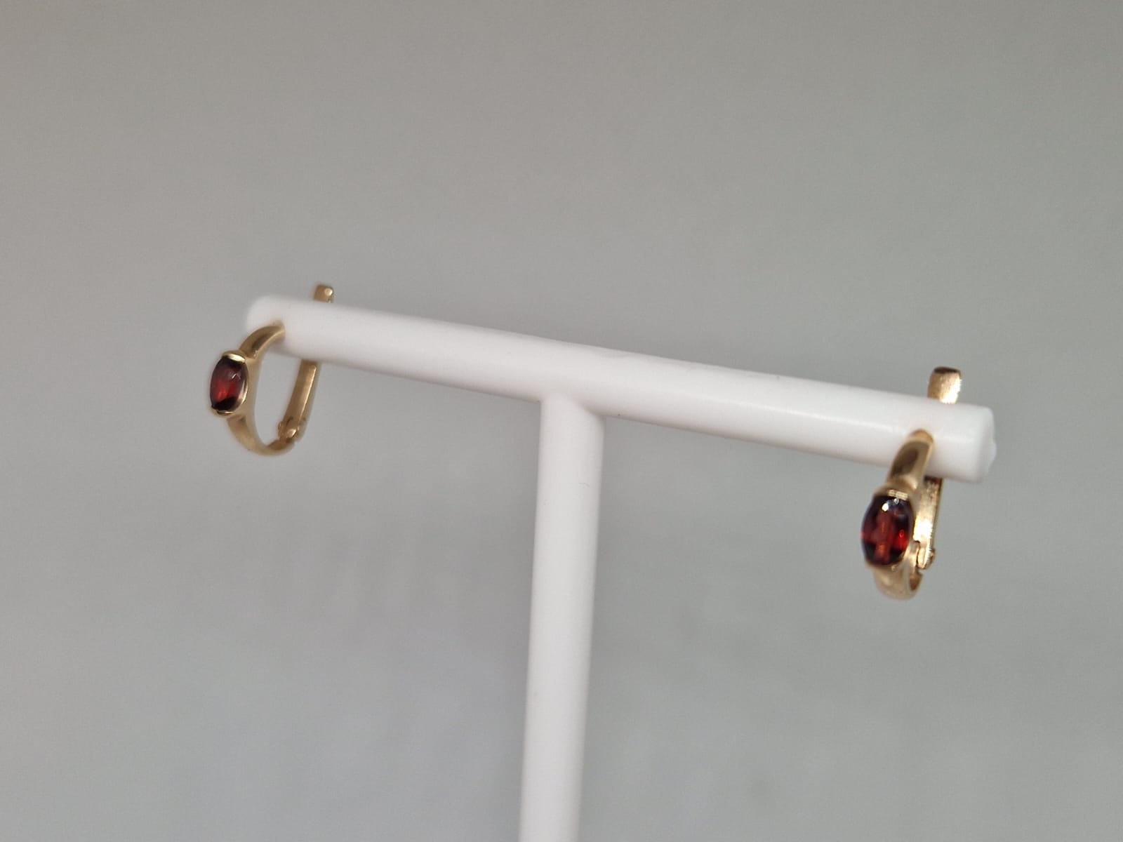 Gold Earrings with Garnet