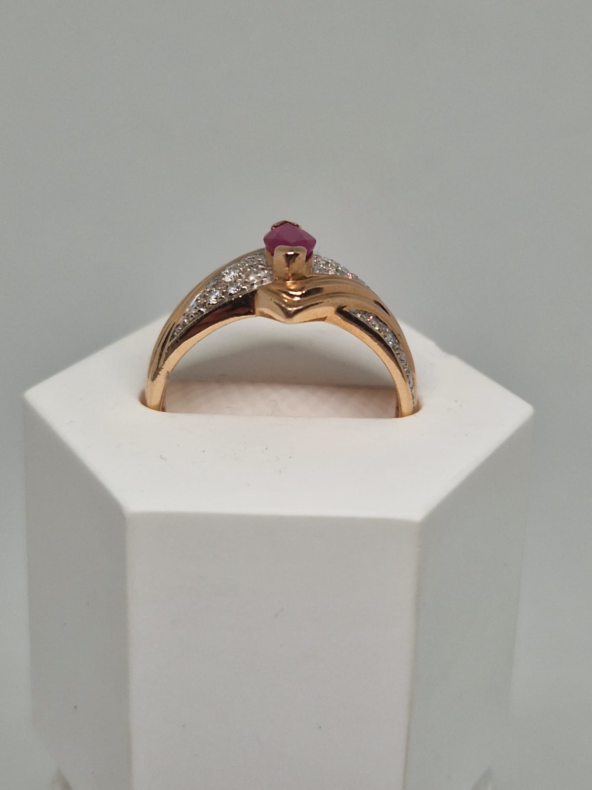 Gold Ring with Diamond and Ruby 