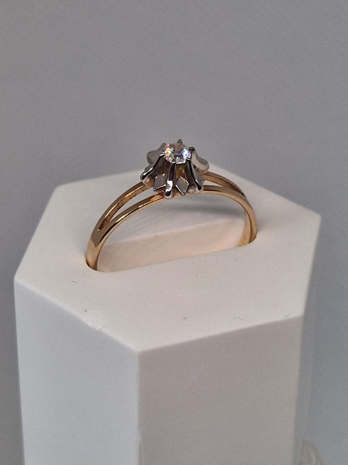 Gold Solitaire zirconia Ring 